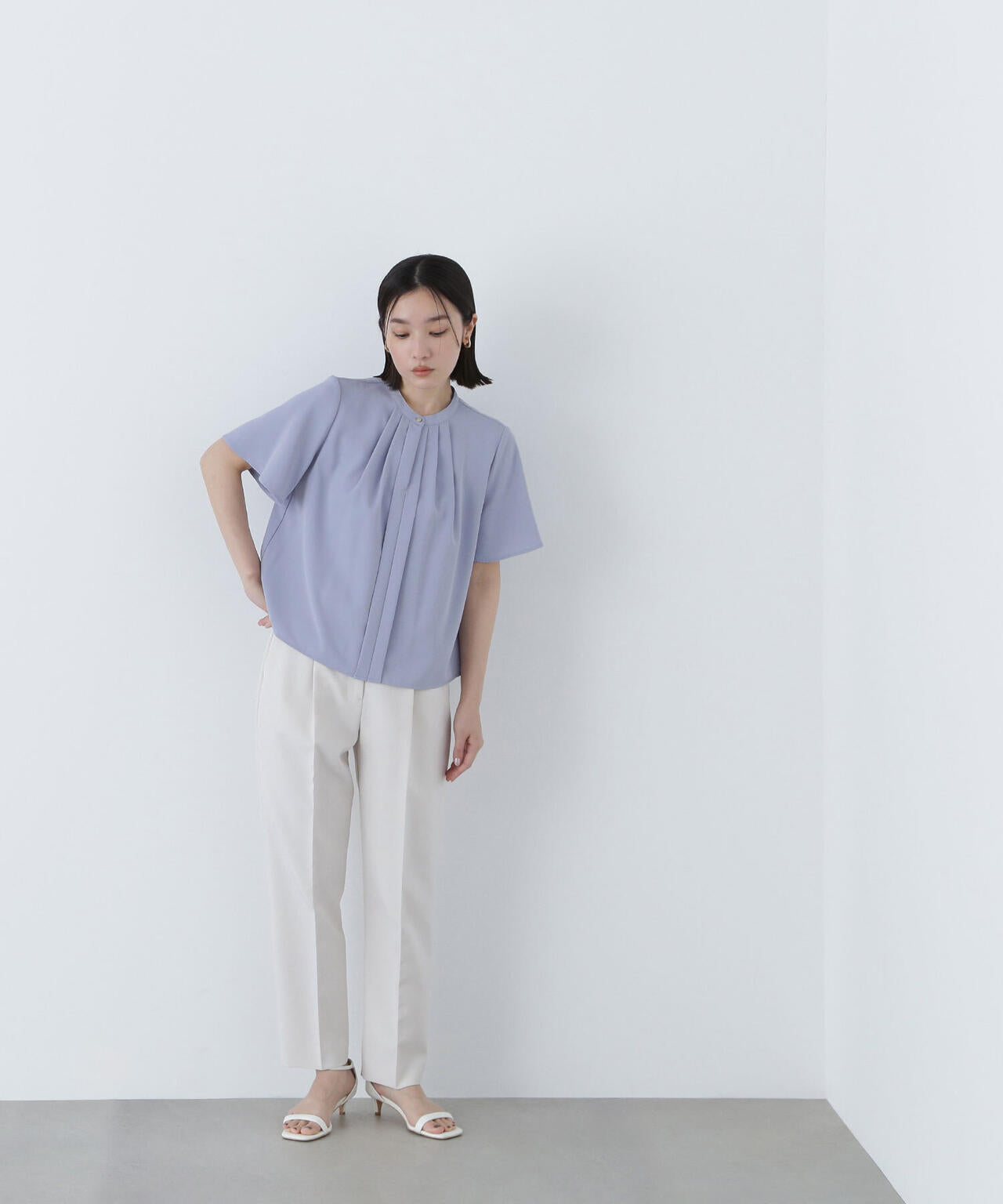 フロントタックフレアスリーブブラウス