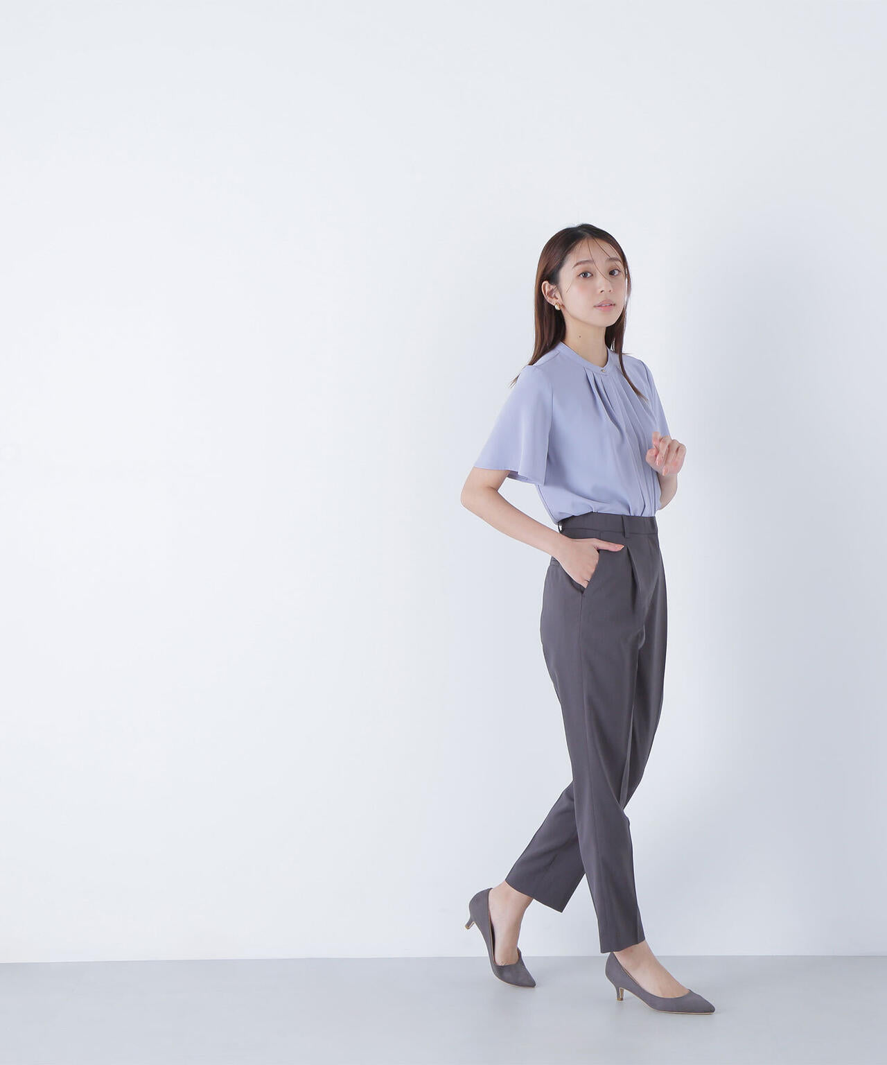 フロントタックフレアスリーブブラウス