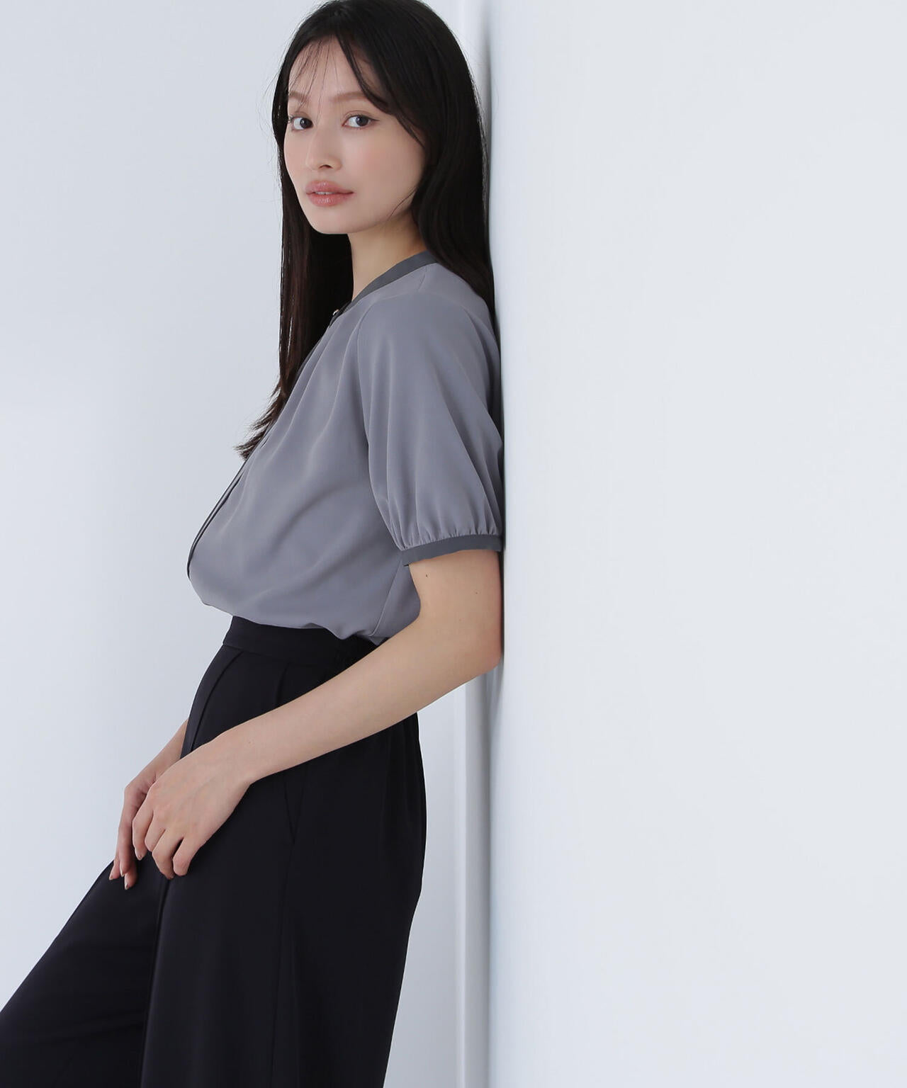 バイカラートリミングブラウス