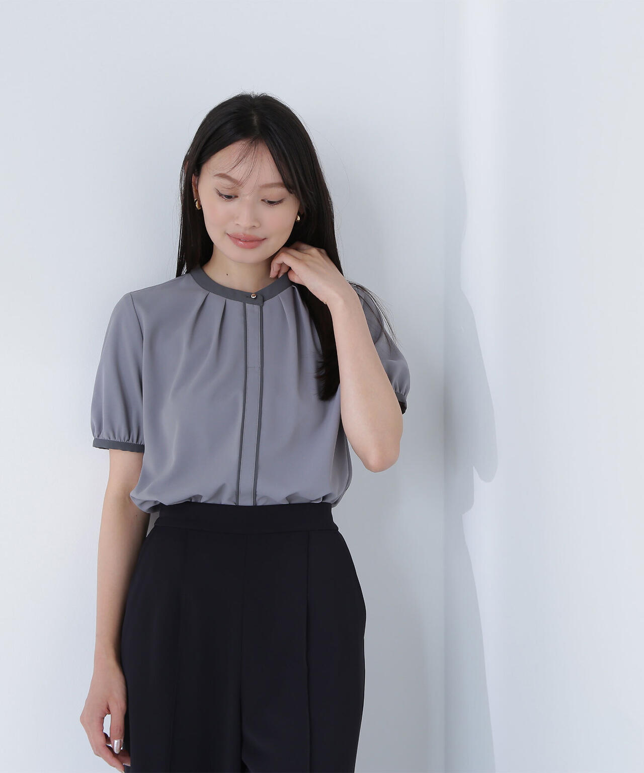 バイカラートリミングブラウス