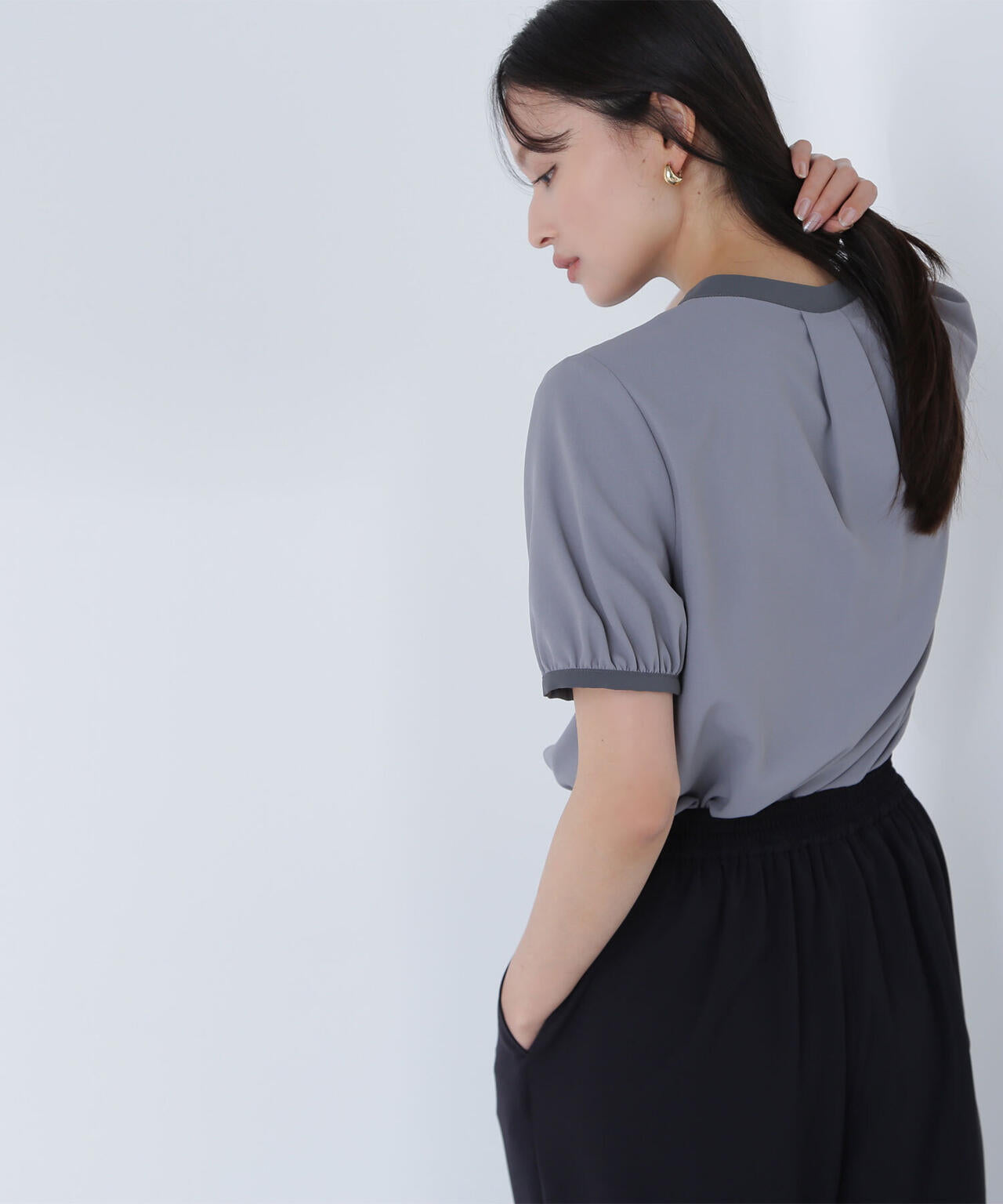 バイカラートリミングブラウス