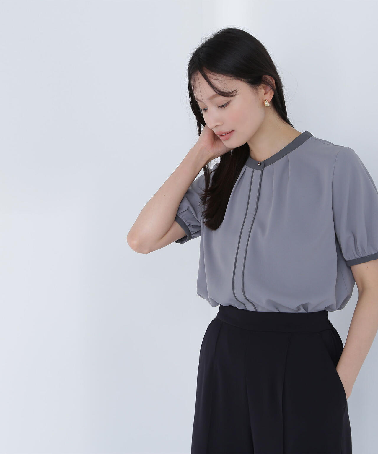 バイカラートリミングブラウス