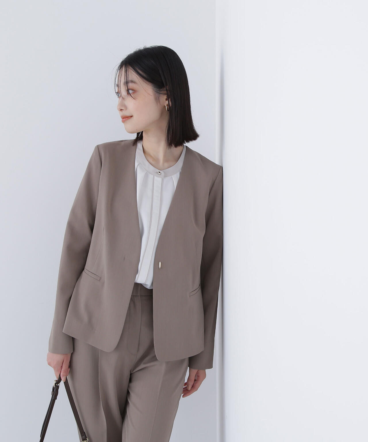 バイカラートリミングブラウス