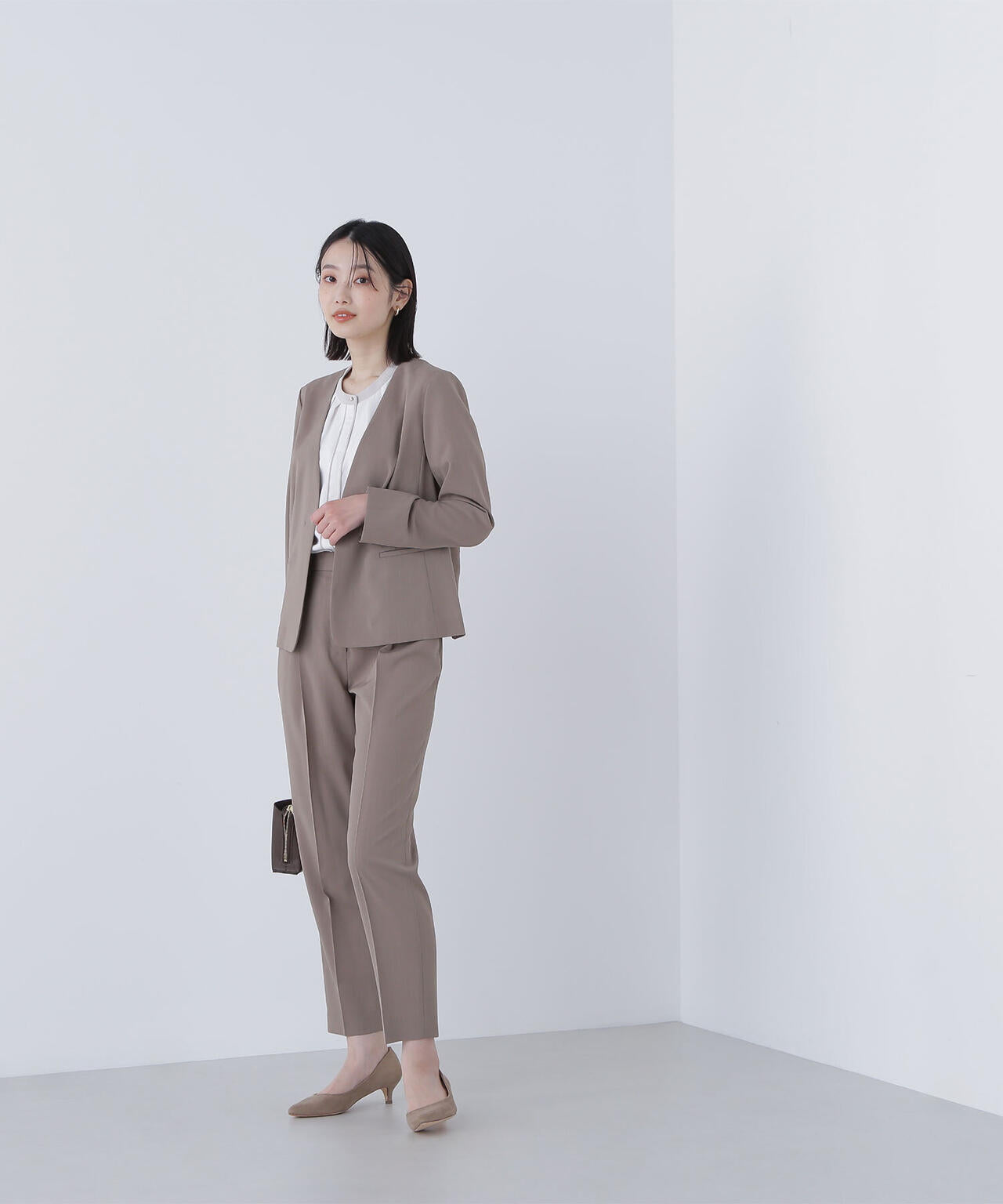 バイカラートリミングブラウス