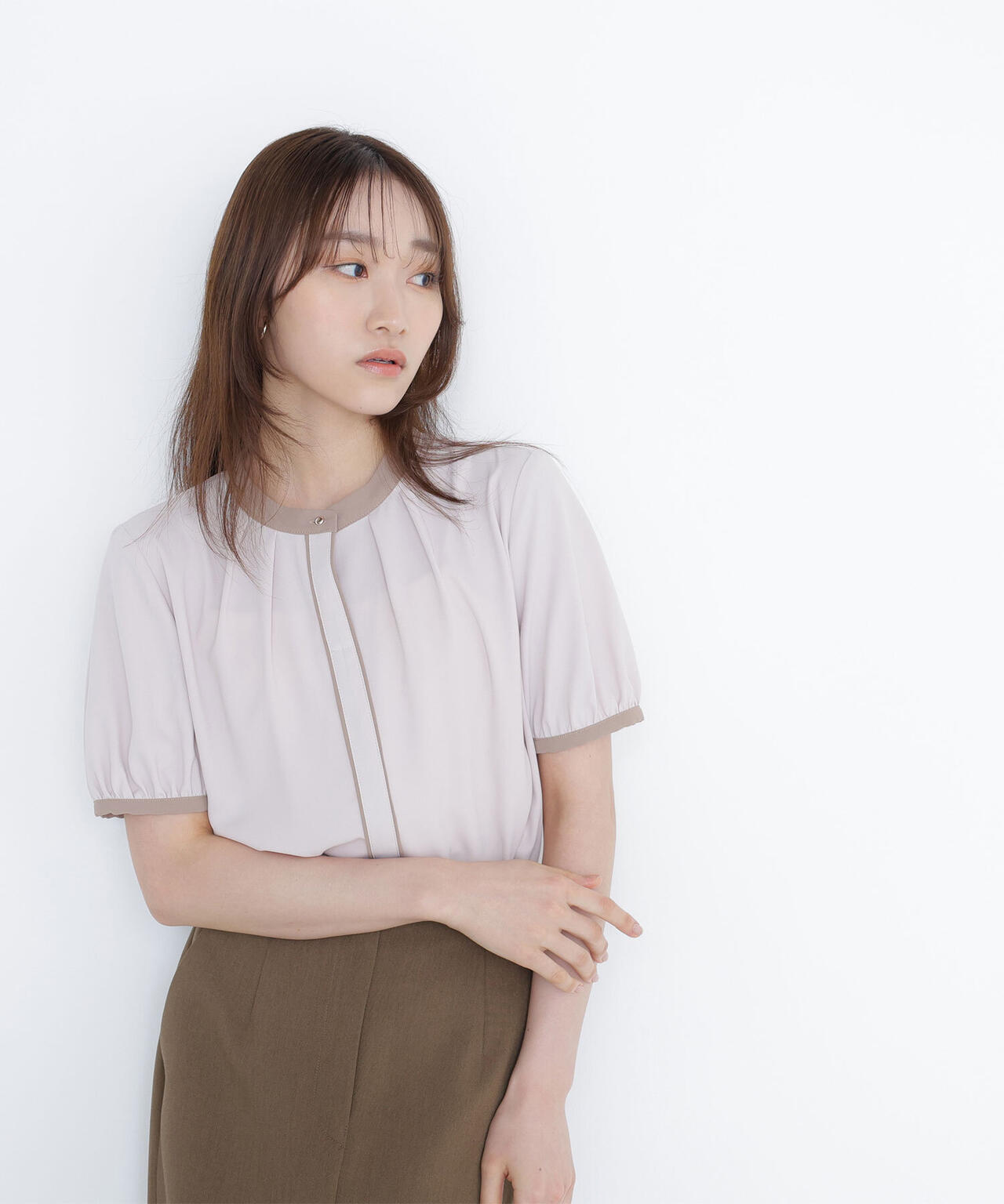 バイカラートリミングブラウス