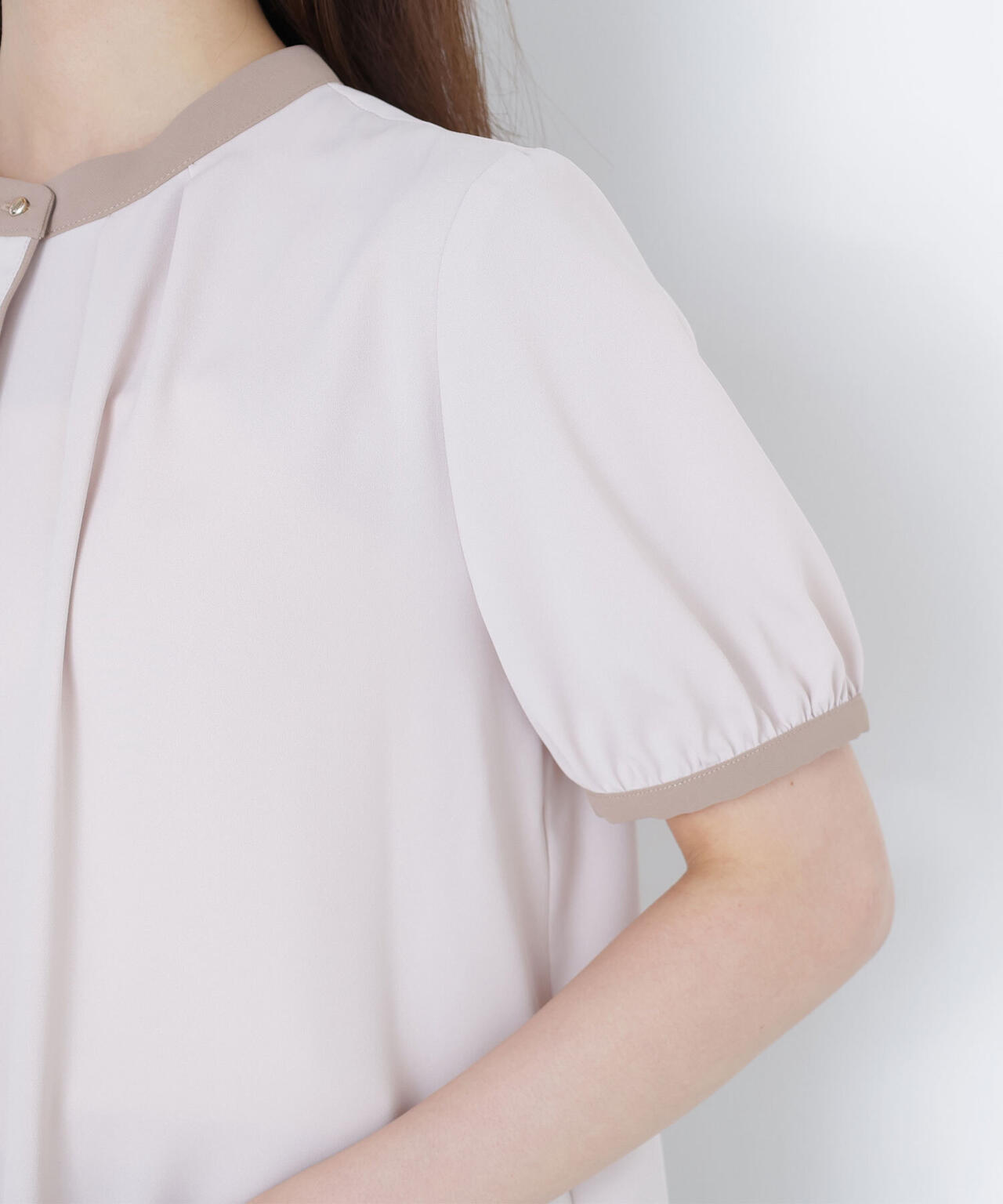 バイカラートリミングブラウス