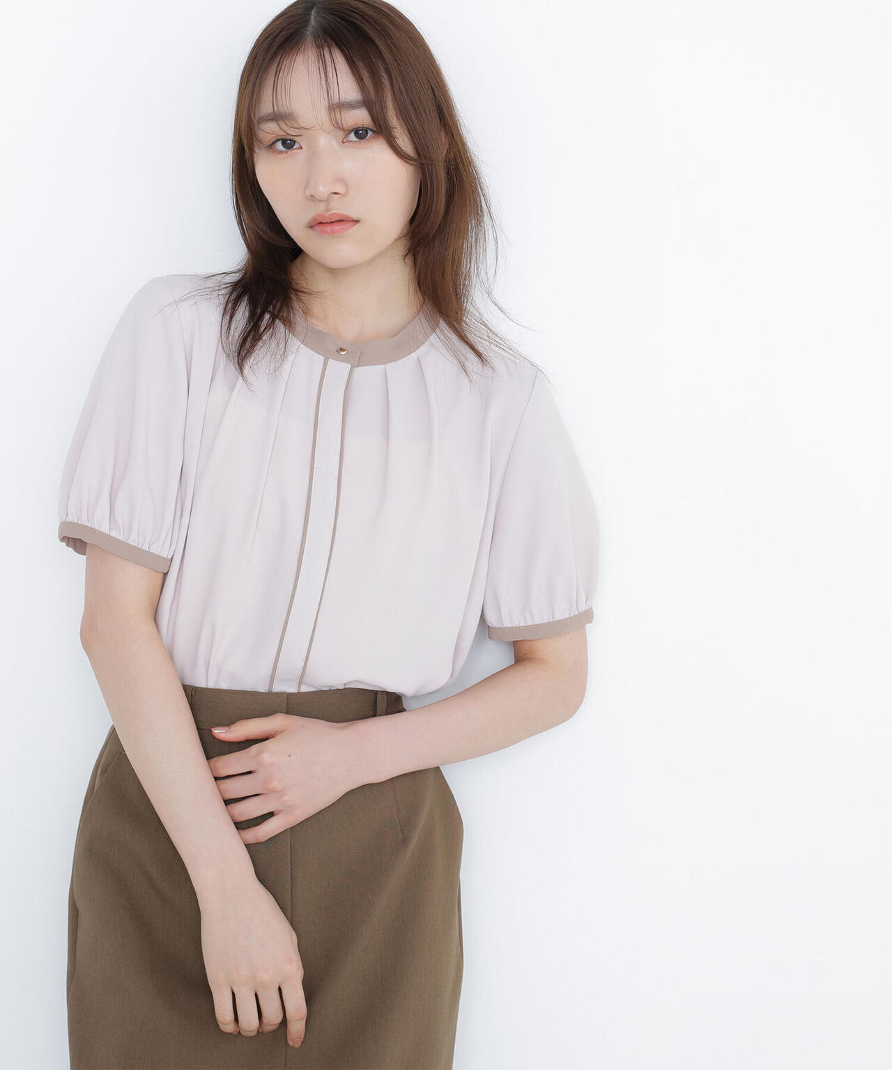 バイカラートリミングブラウス