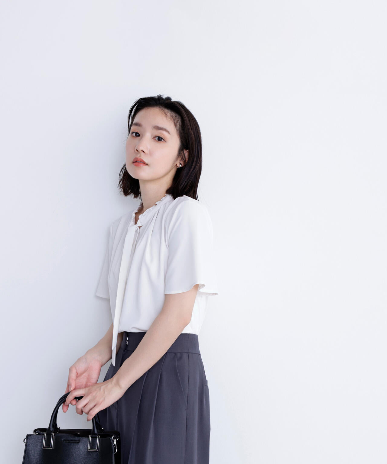 フリルネックナローボウタイブラウス