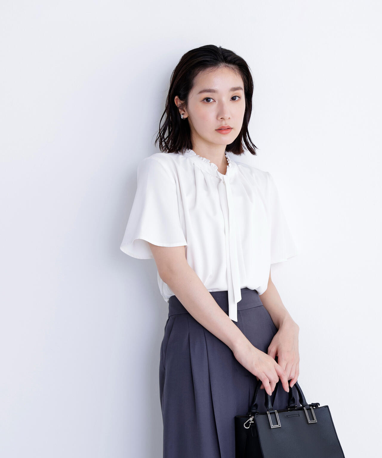 フリルネックナローボウタイブラウス