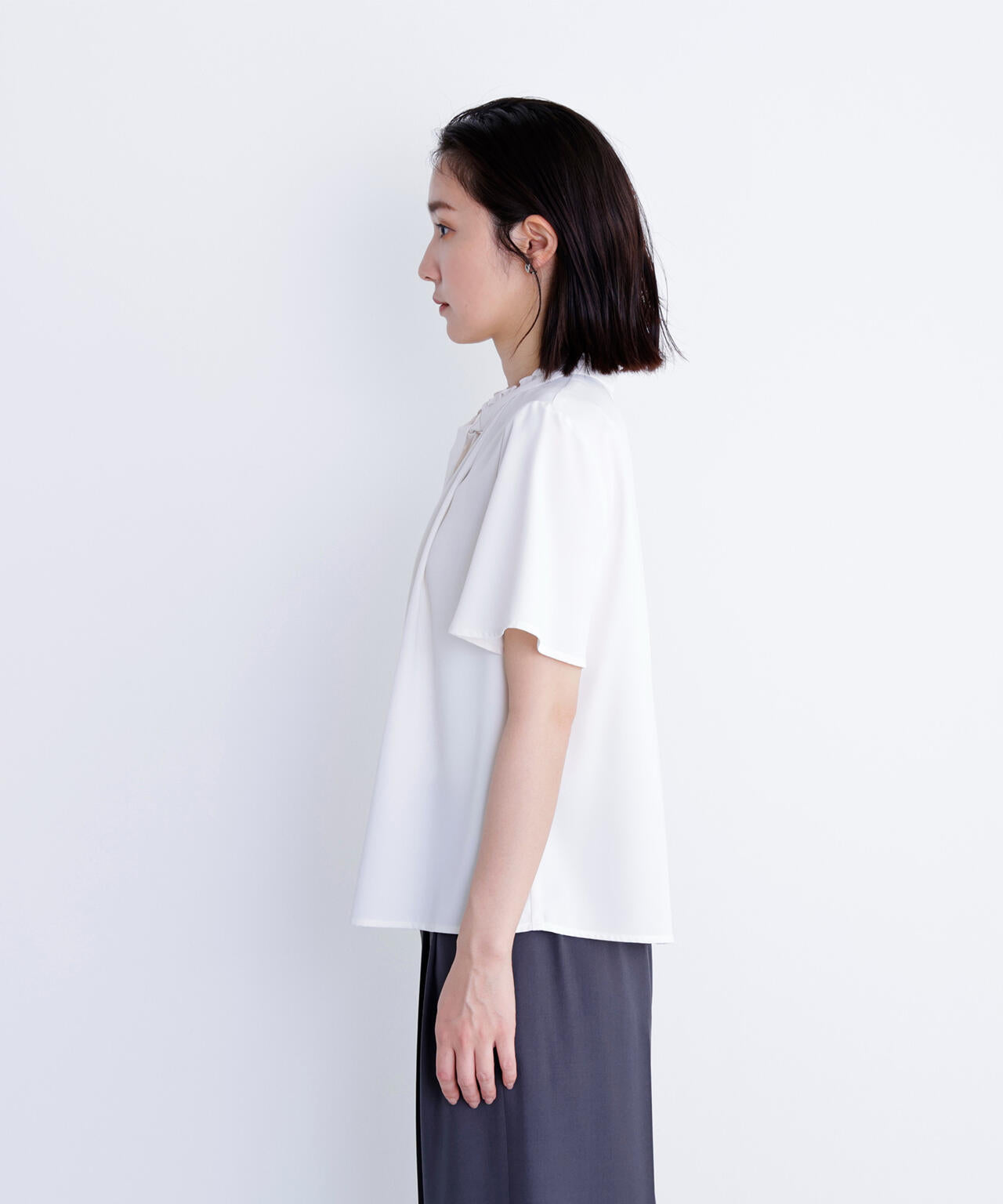 フリルネックナローボウタイブラウス