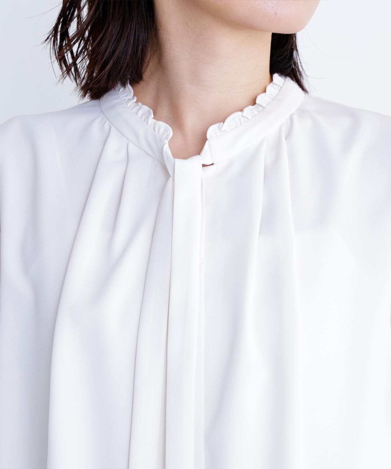 フリルネックナローボウタイブラウス