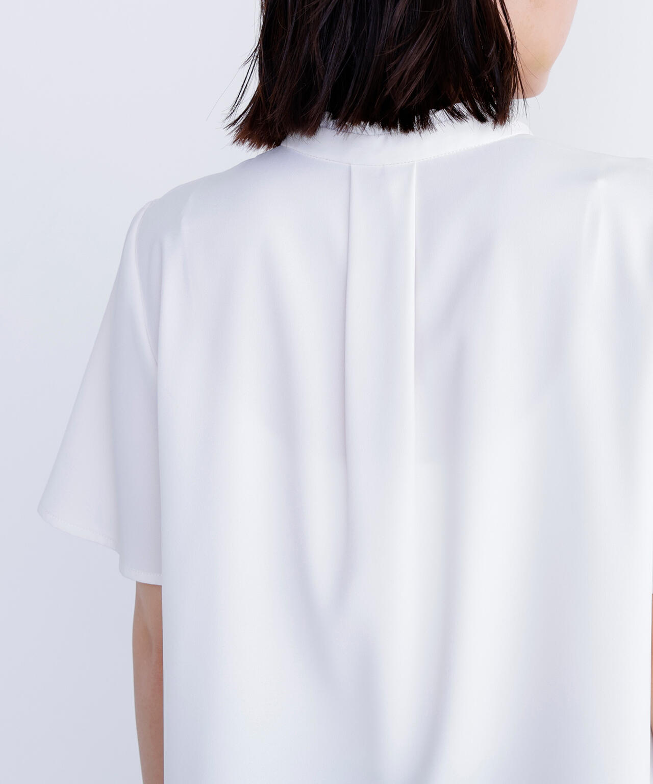 フリルネックナローボウタイブラウス