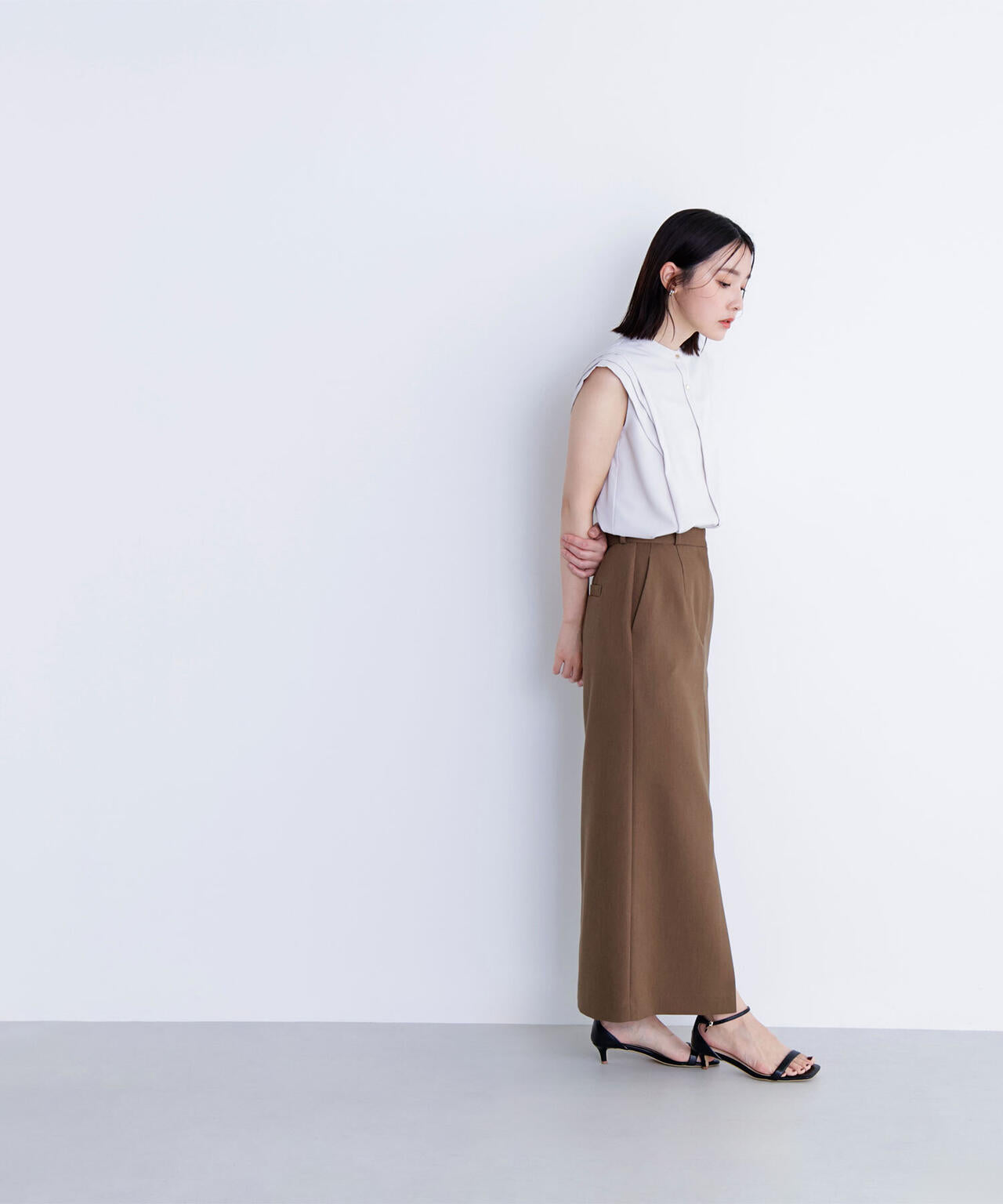 デザインショルダーブラウス