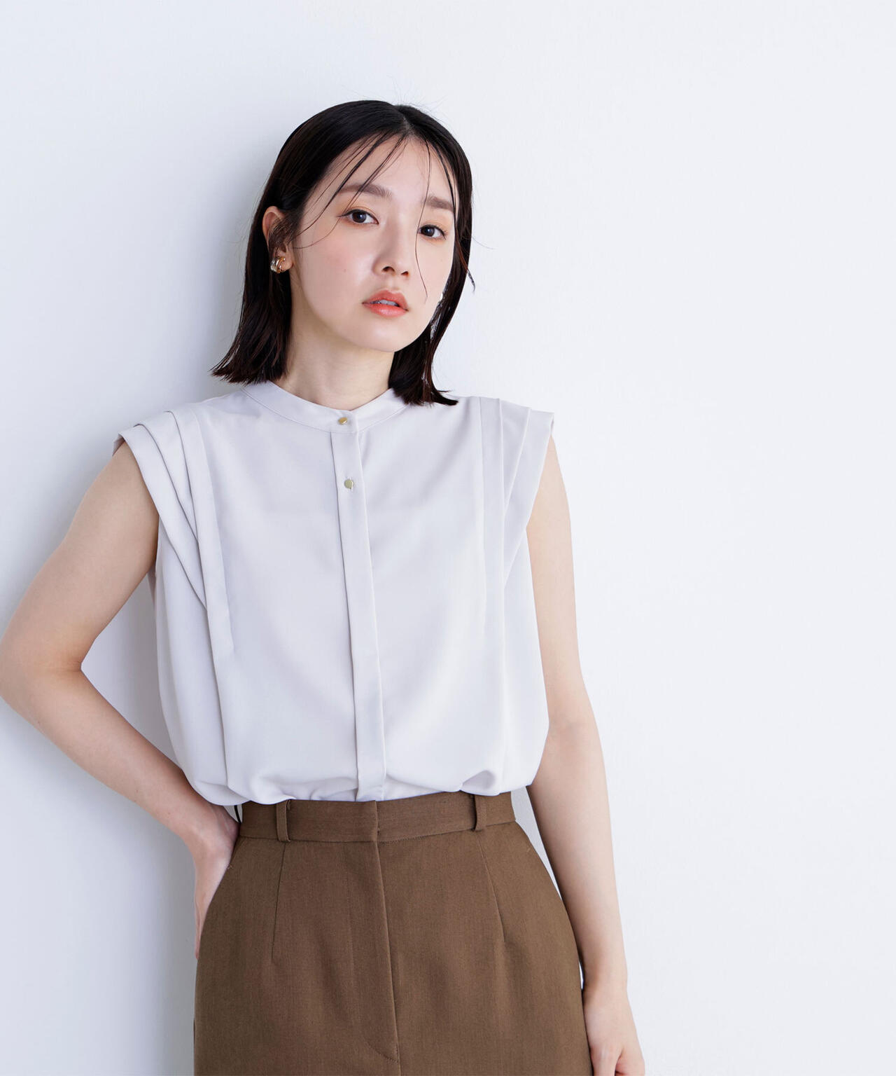 デザインショルダーブラウス