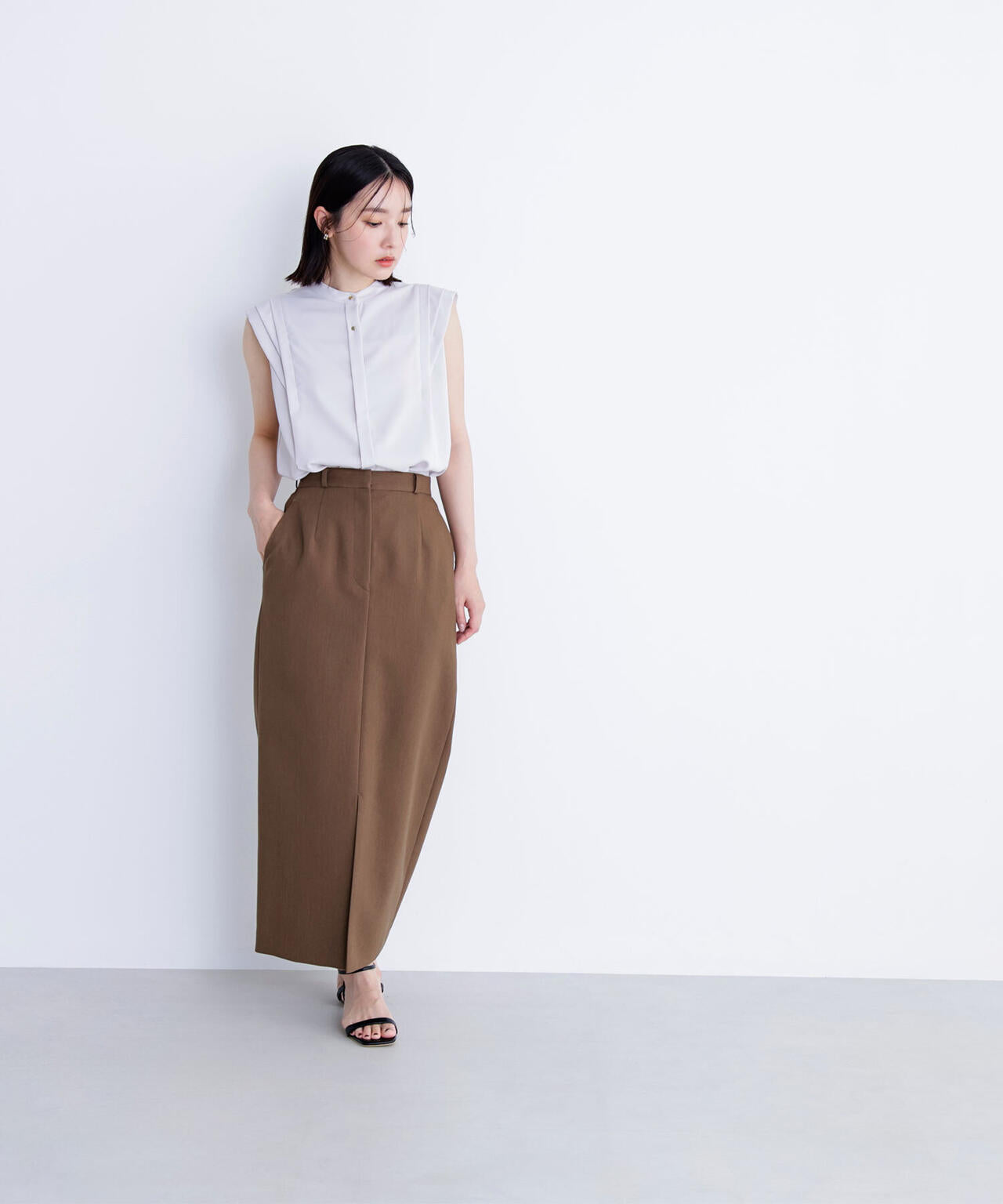 デザインショルダーブラウス