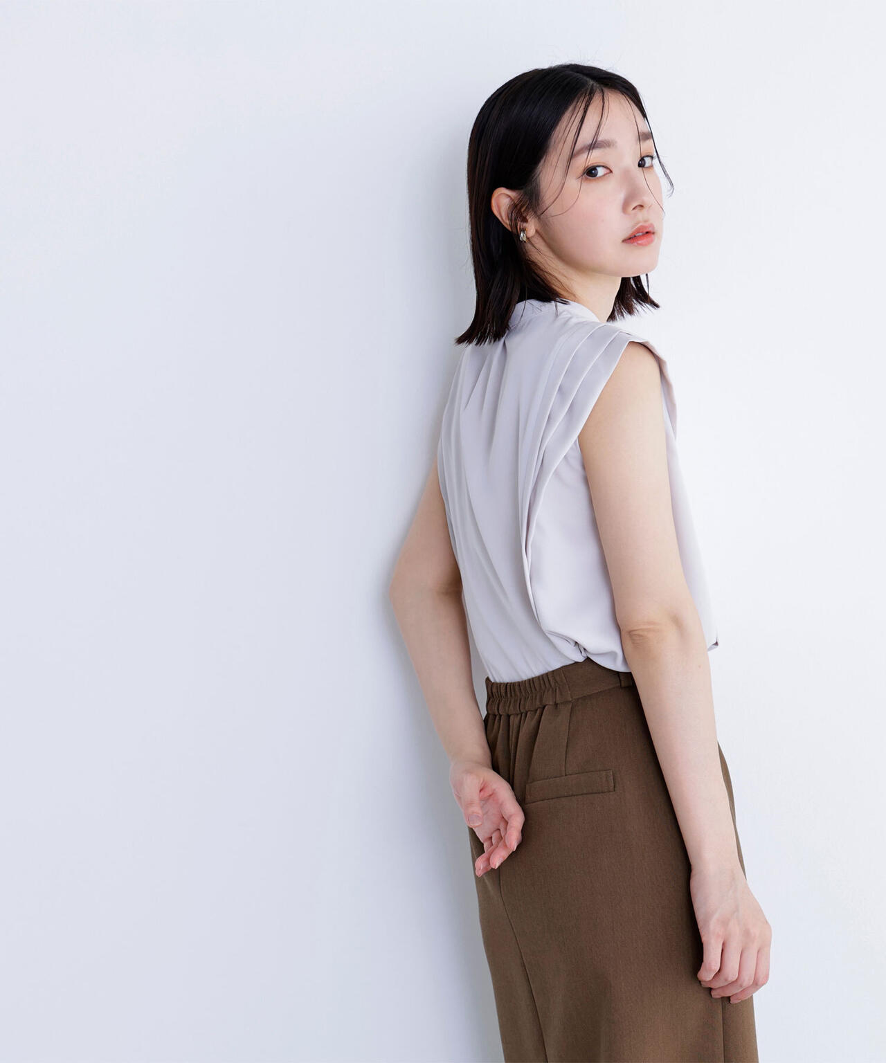 デザインショルダーブラウス