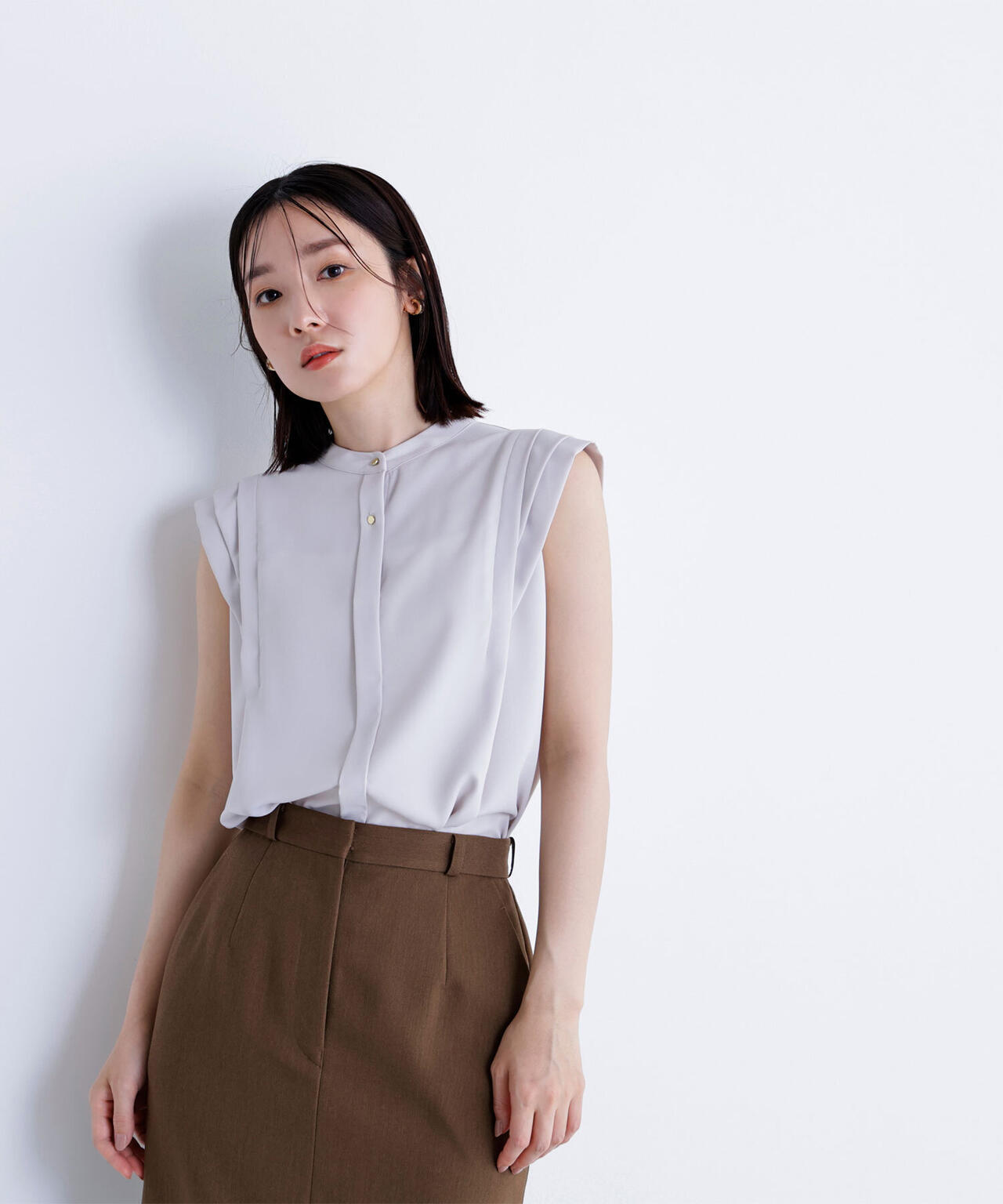 デザインショルダーブラウス