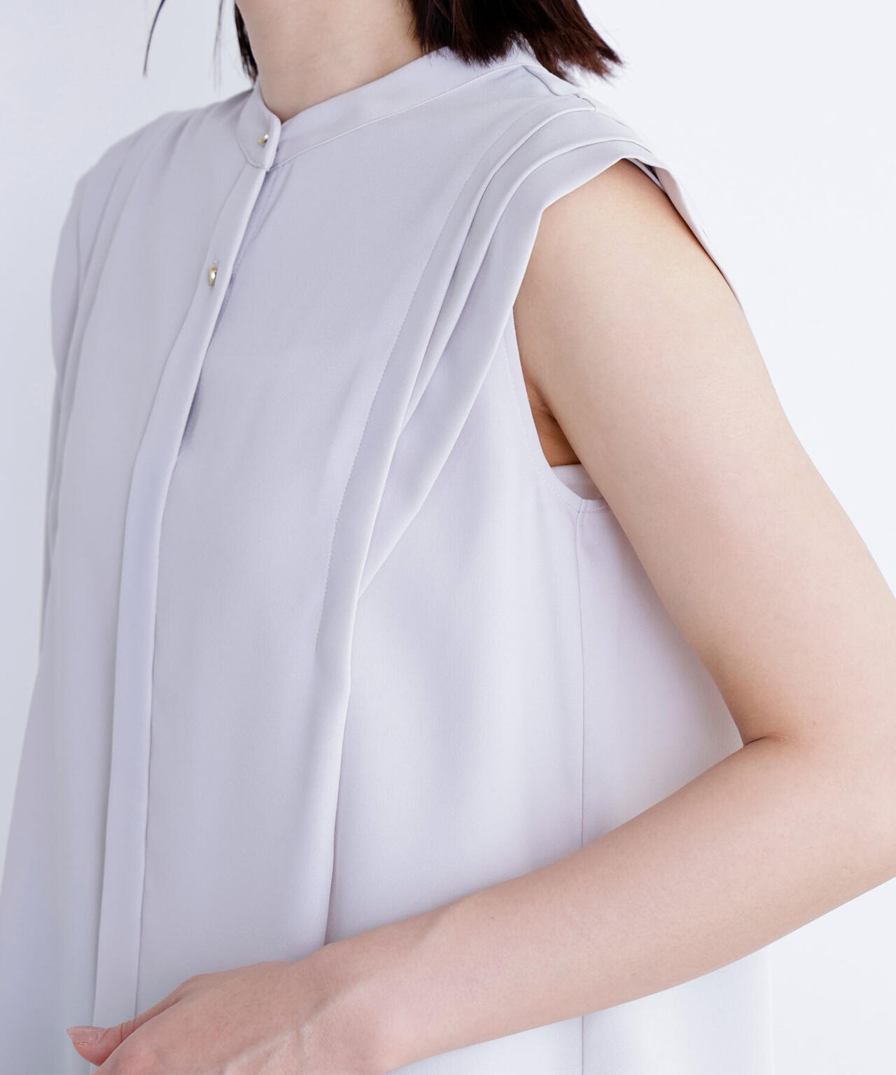 デザインショルダーブラウス