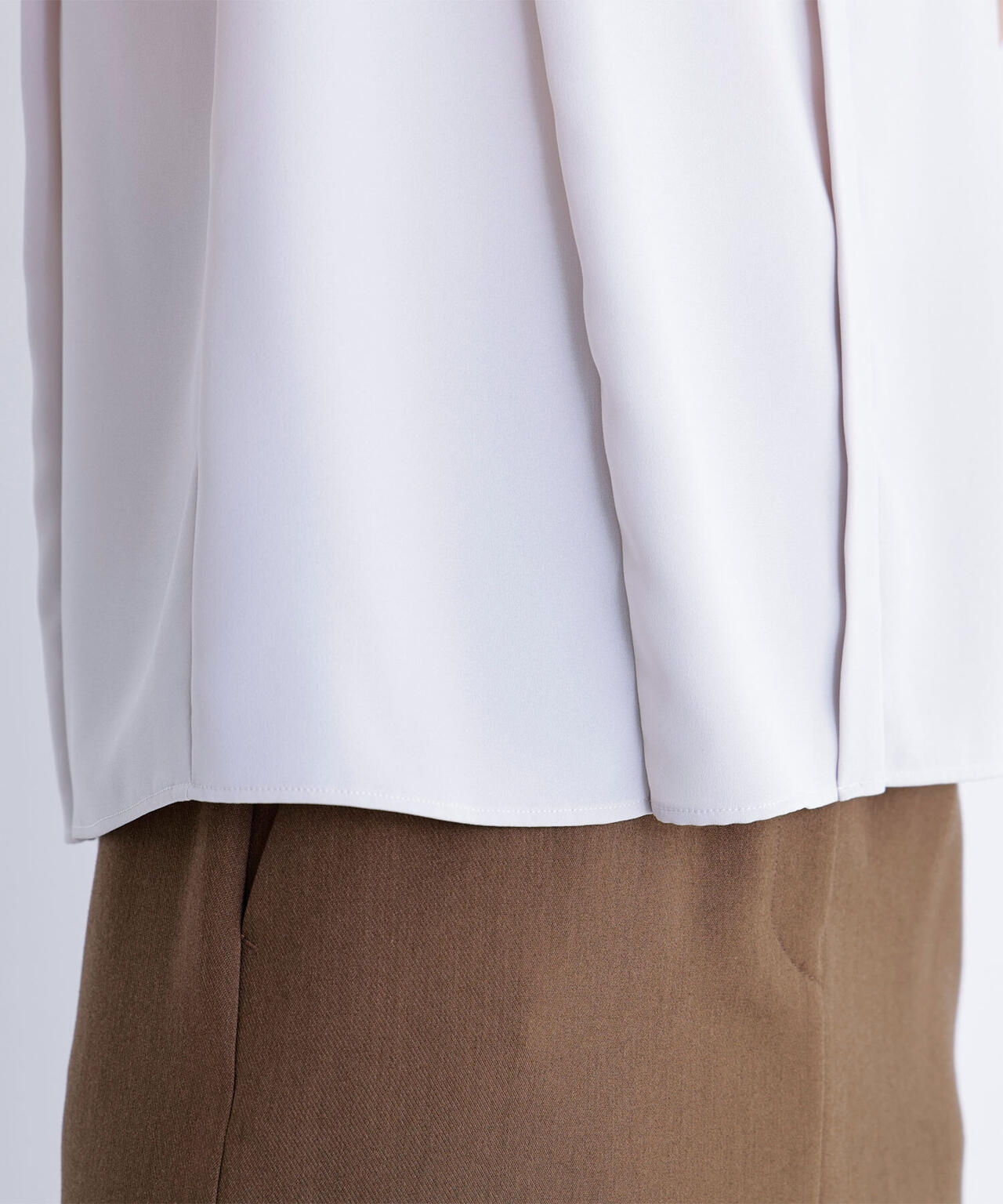 デザインショルダーブラウス