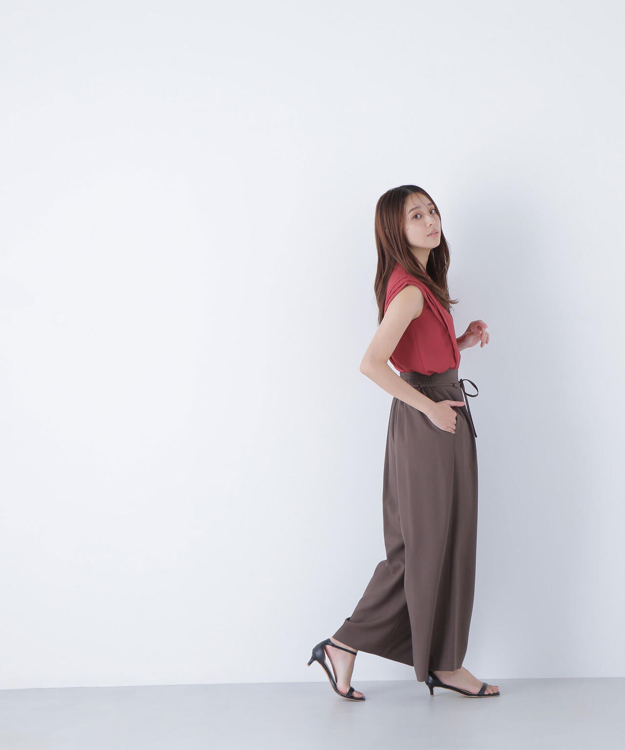 デザインショルダーブラウス