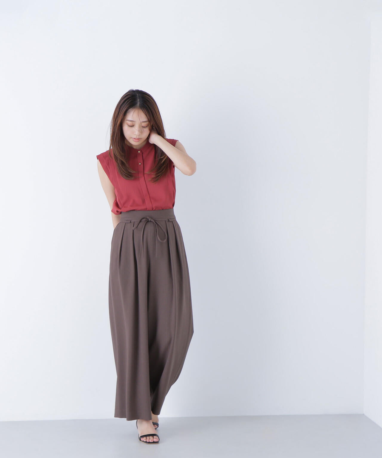 デザインショルダーブラウス