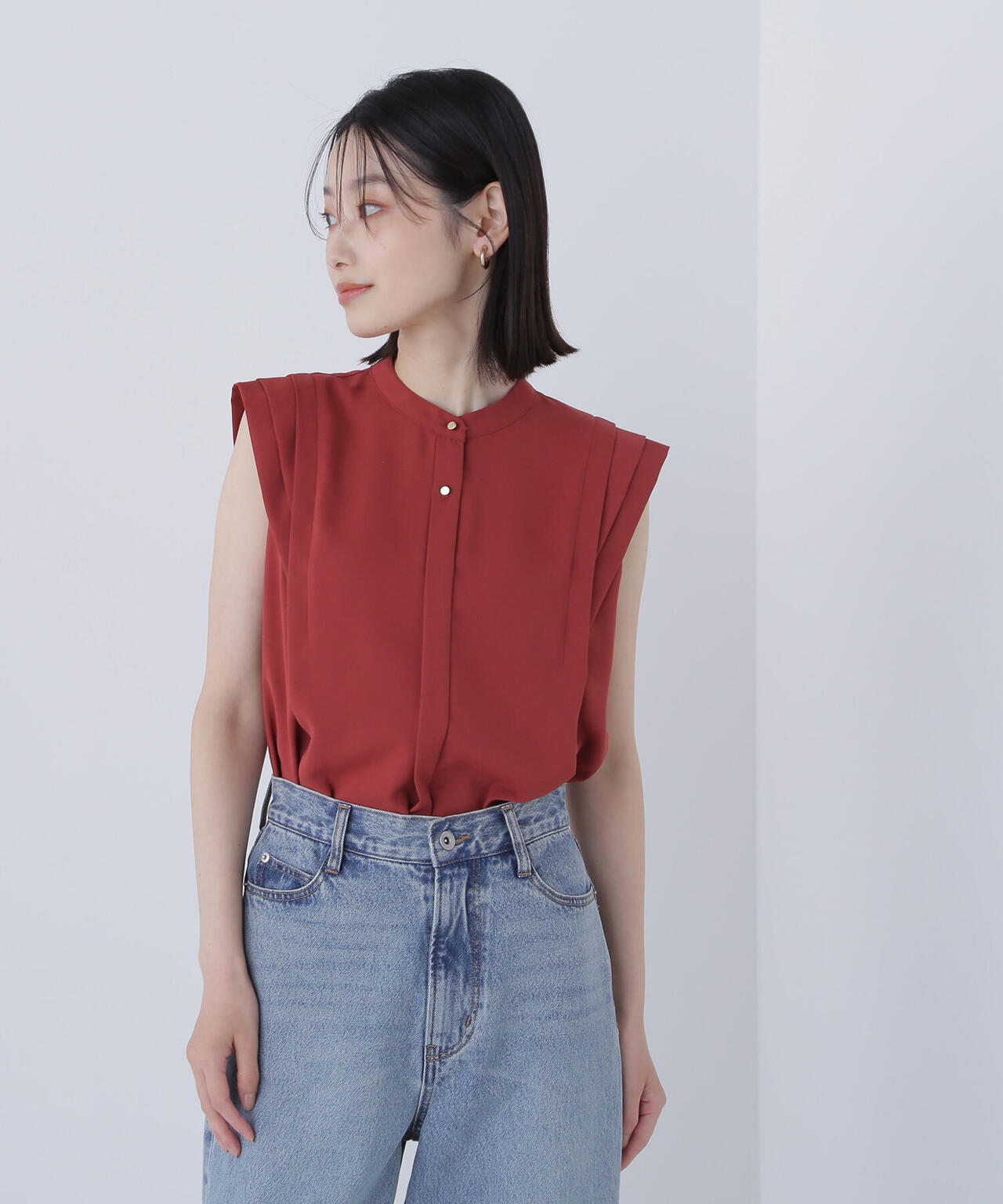 デザインショルダーブラウス