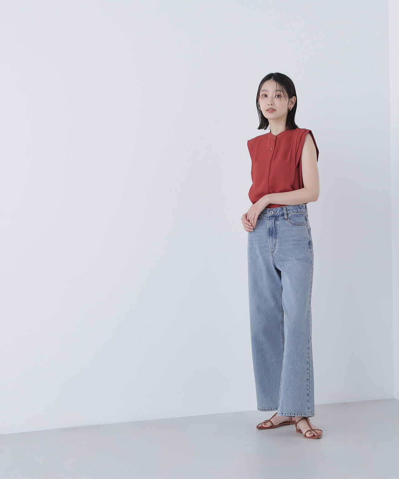 デザインショルダーブラウス