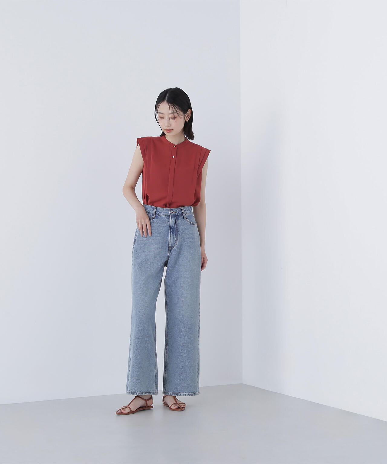 デザインショルダーブラウス