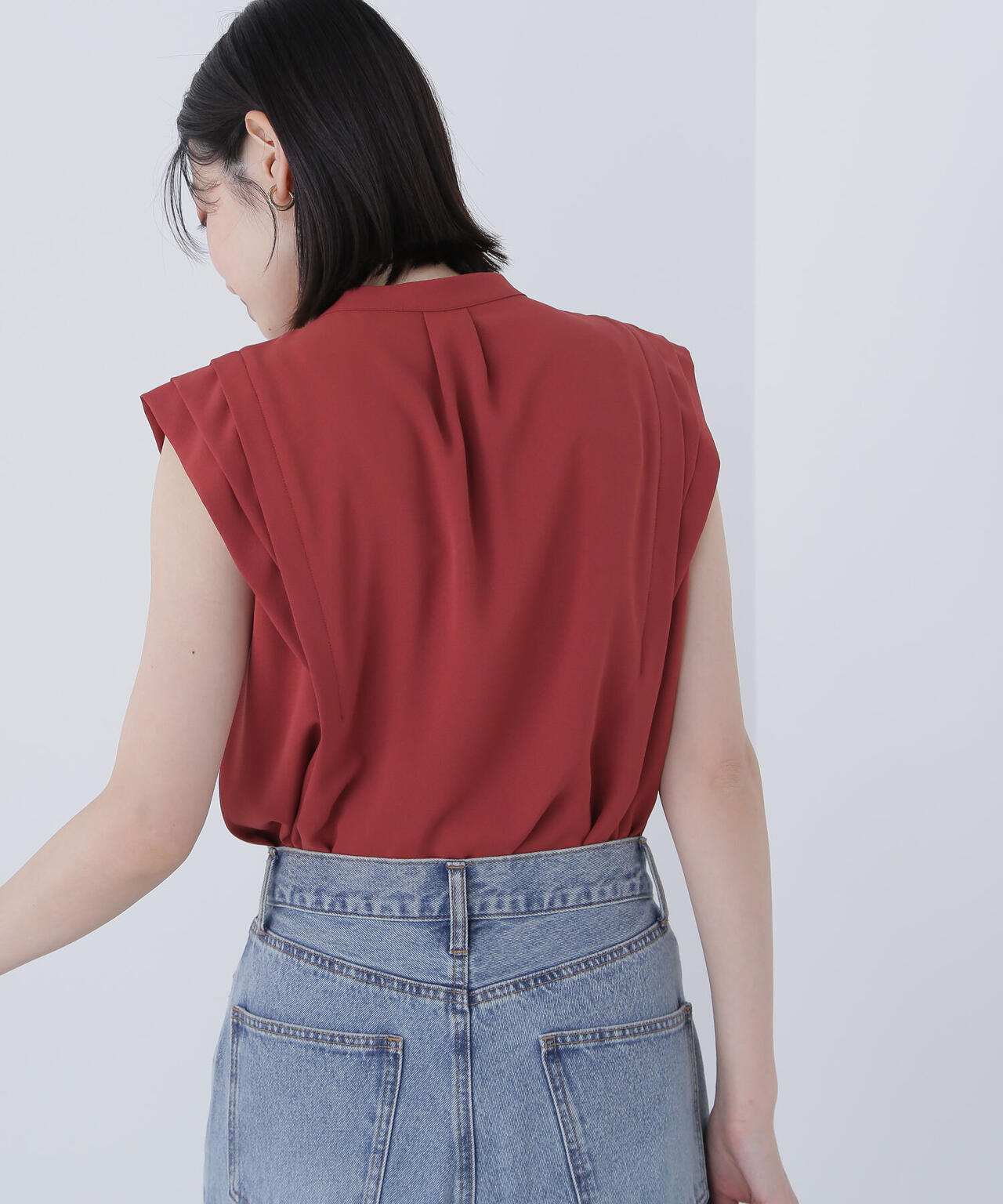 デザインショルダーブラウス