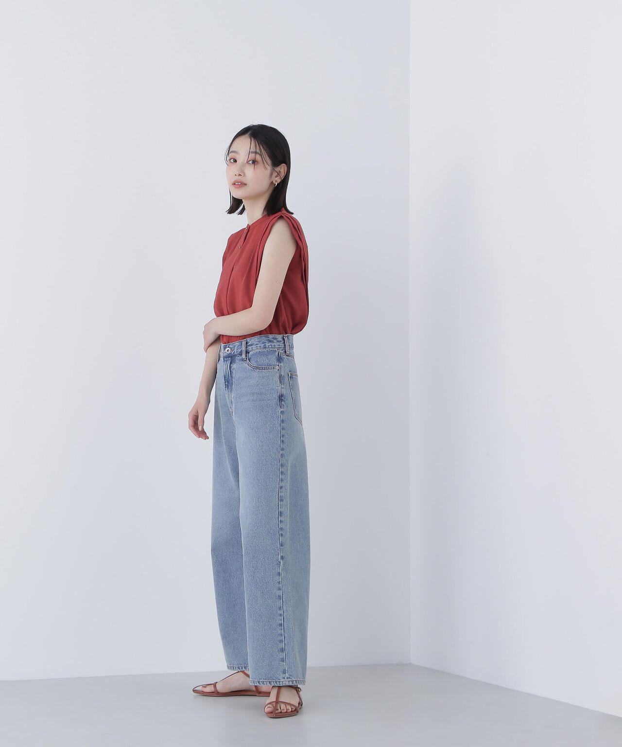 デザインショルダーブラウス