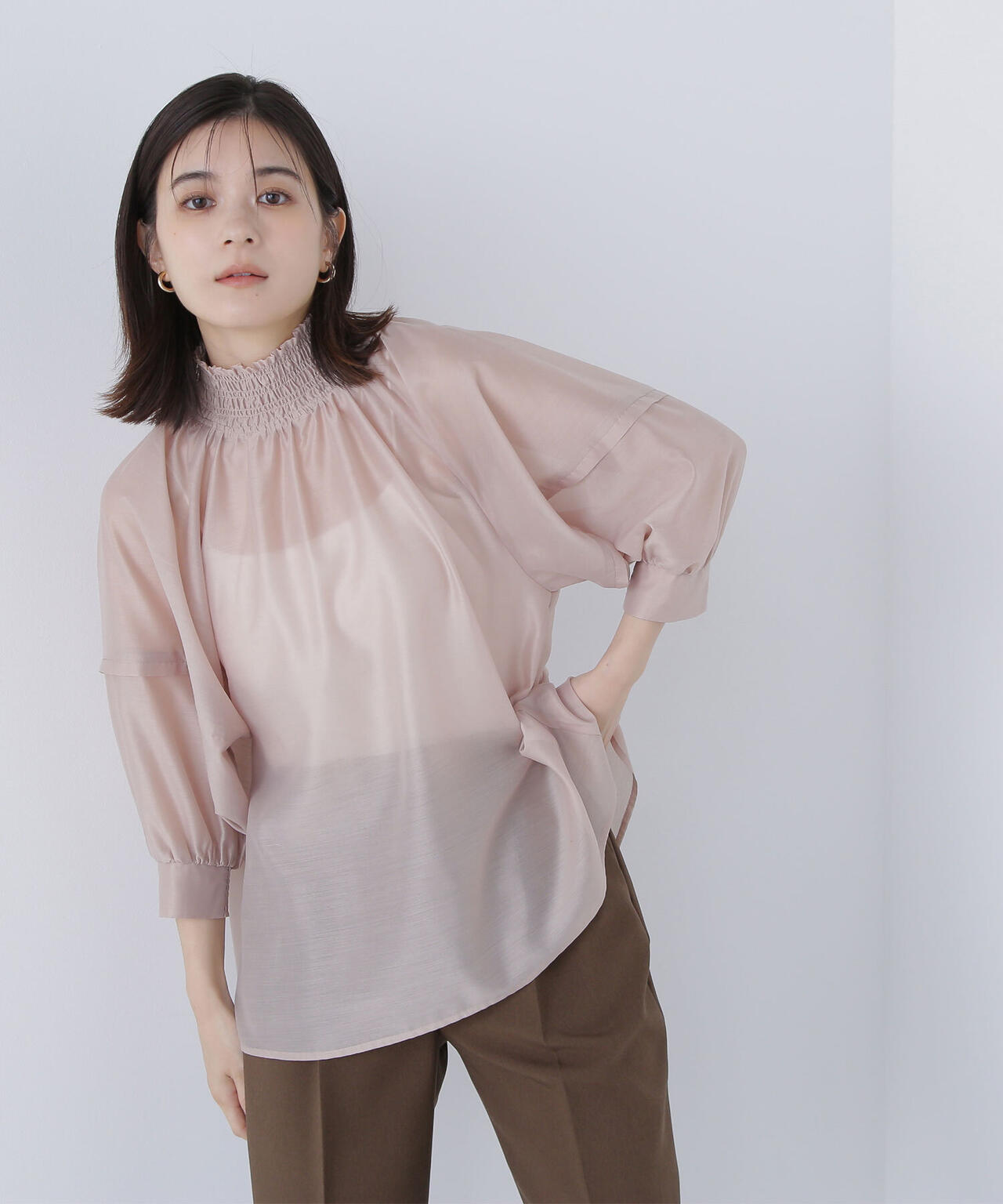 シャーリングネックドルマンブラウス