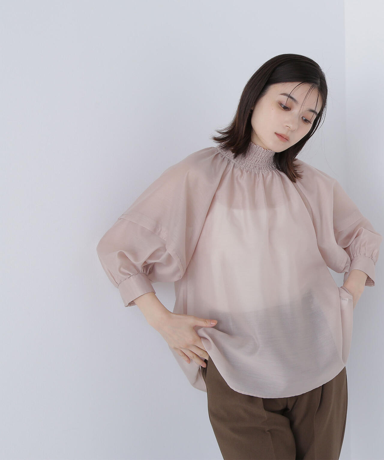 シャーリングネックドルマンブラウス