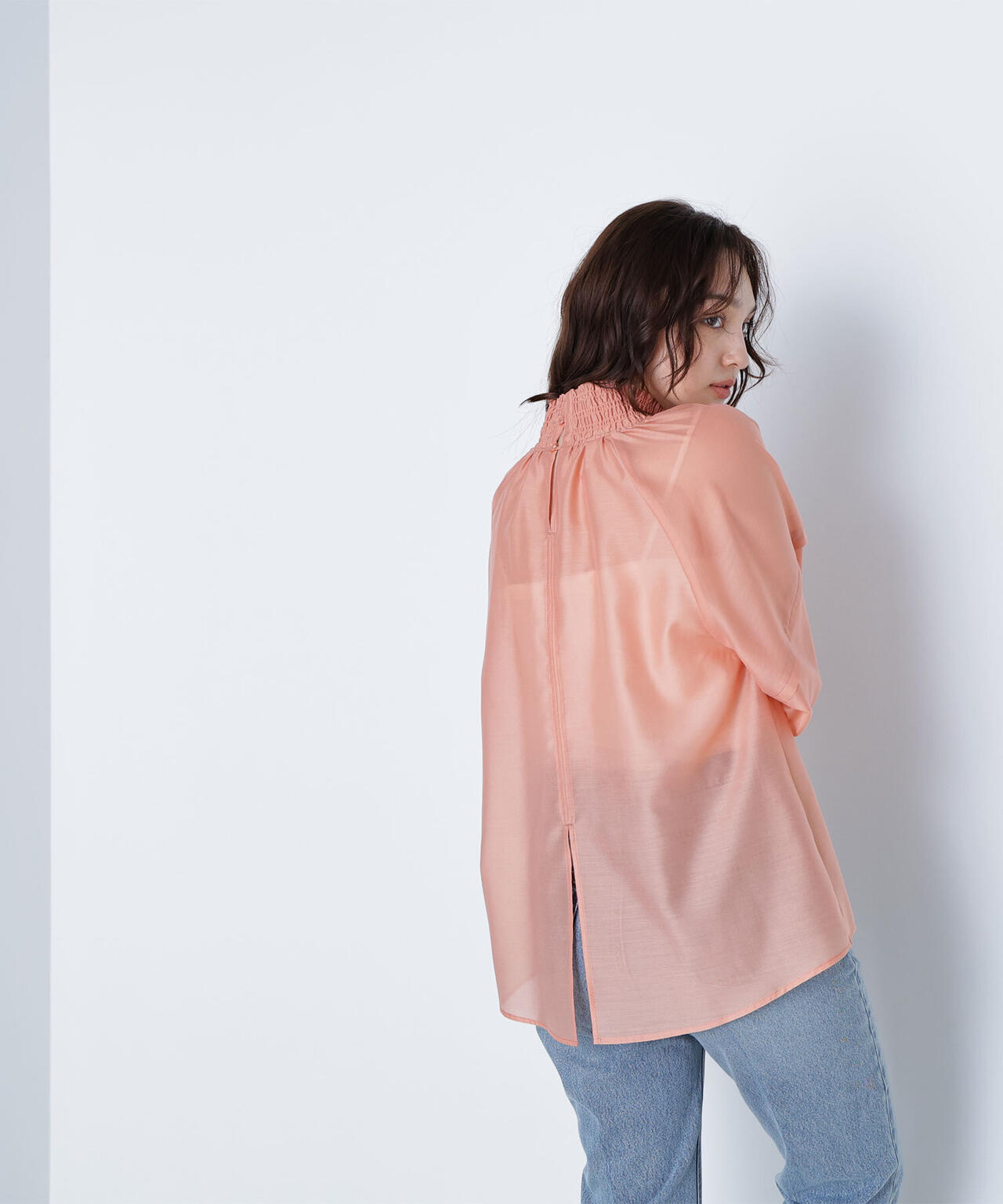 シャーリングネックドルマンブラウス