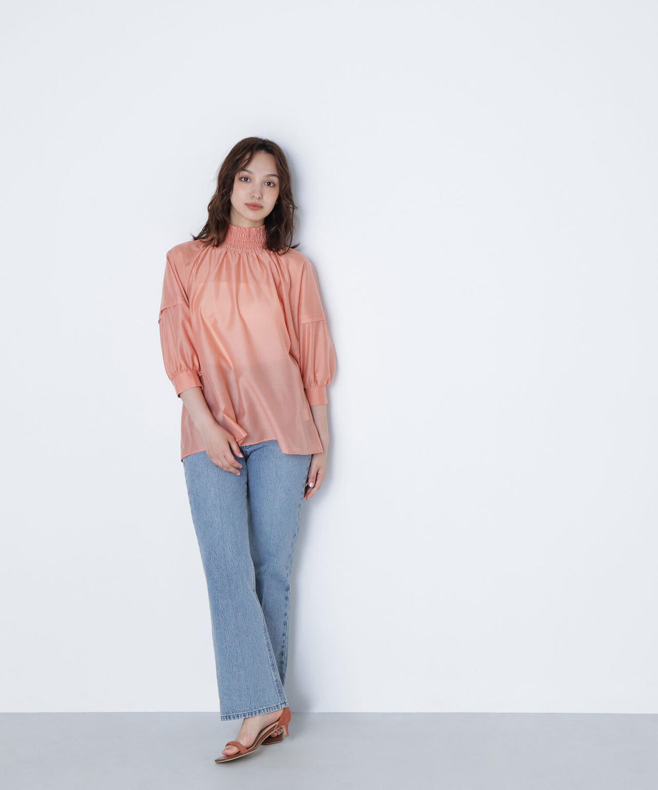 シャーリングネックドルマンブラウス