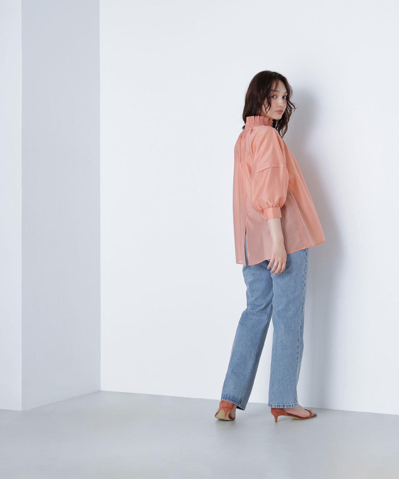 シャーリングネックドルマンブラウス