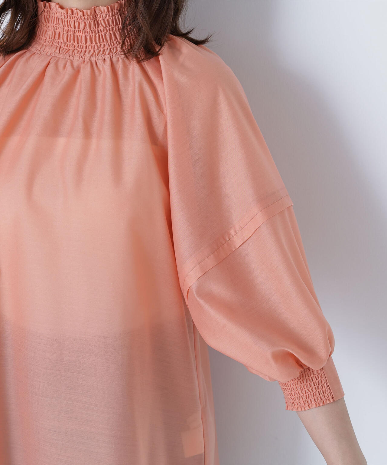 シャーリングネックドルマンブラウス