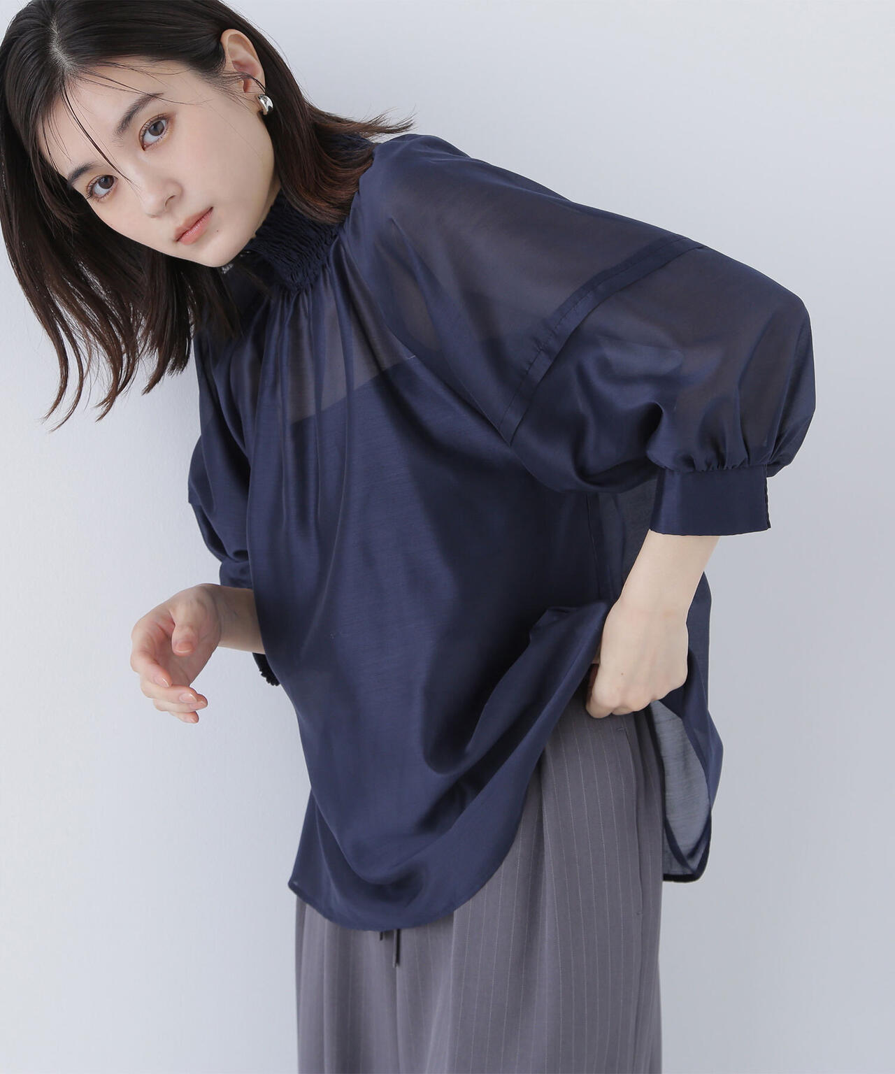 シャーリングネックドルマンブラウス