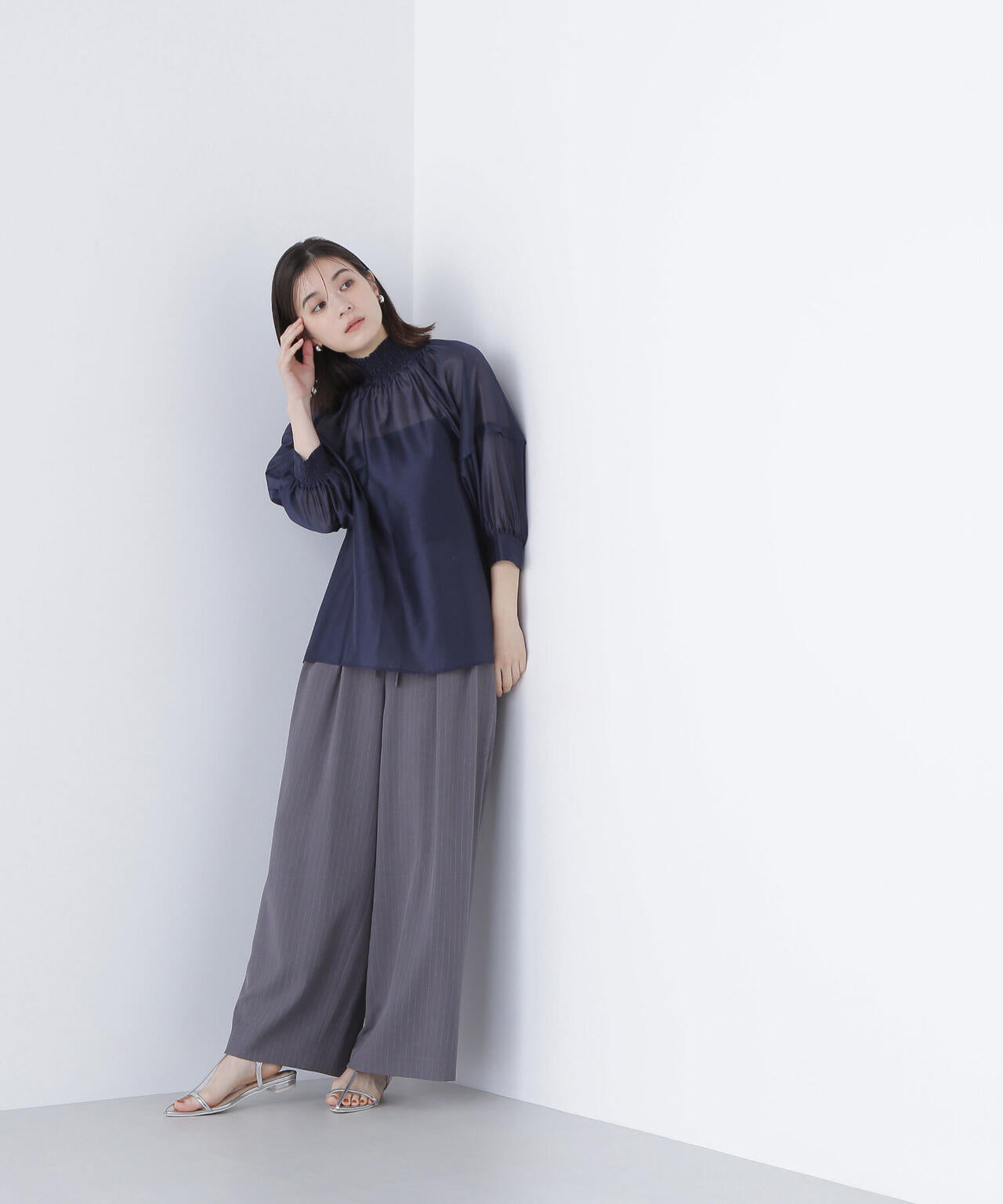 シャーリングネックドルマンブラウス