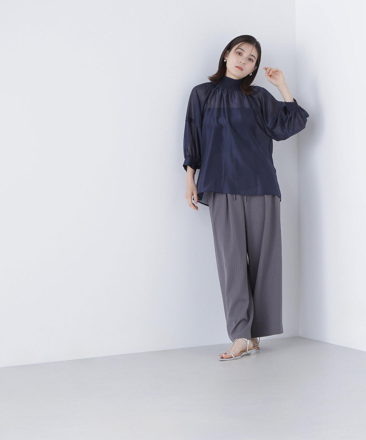 シャーリングネックドルマンブラウス