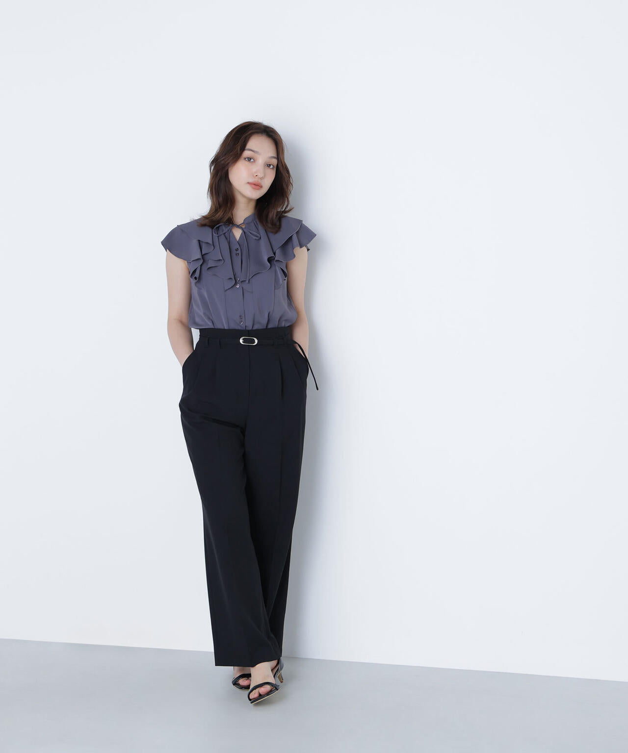 ラッフルショートスリーブブラウス