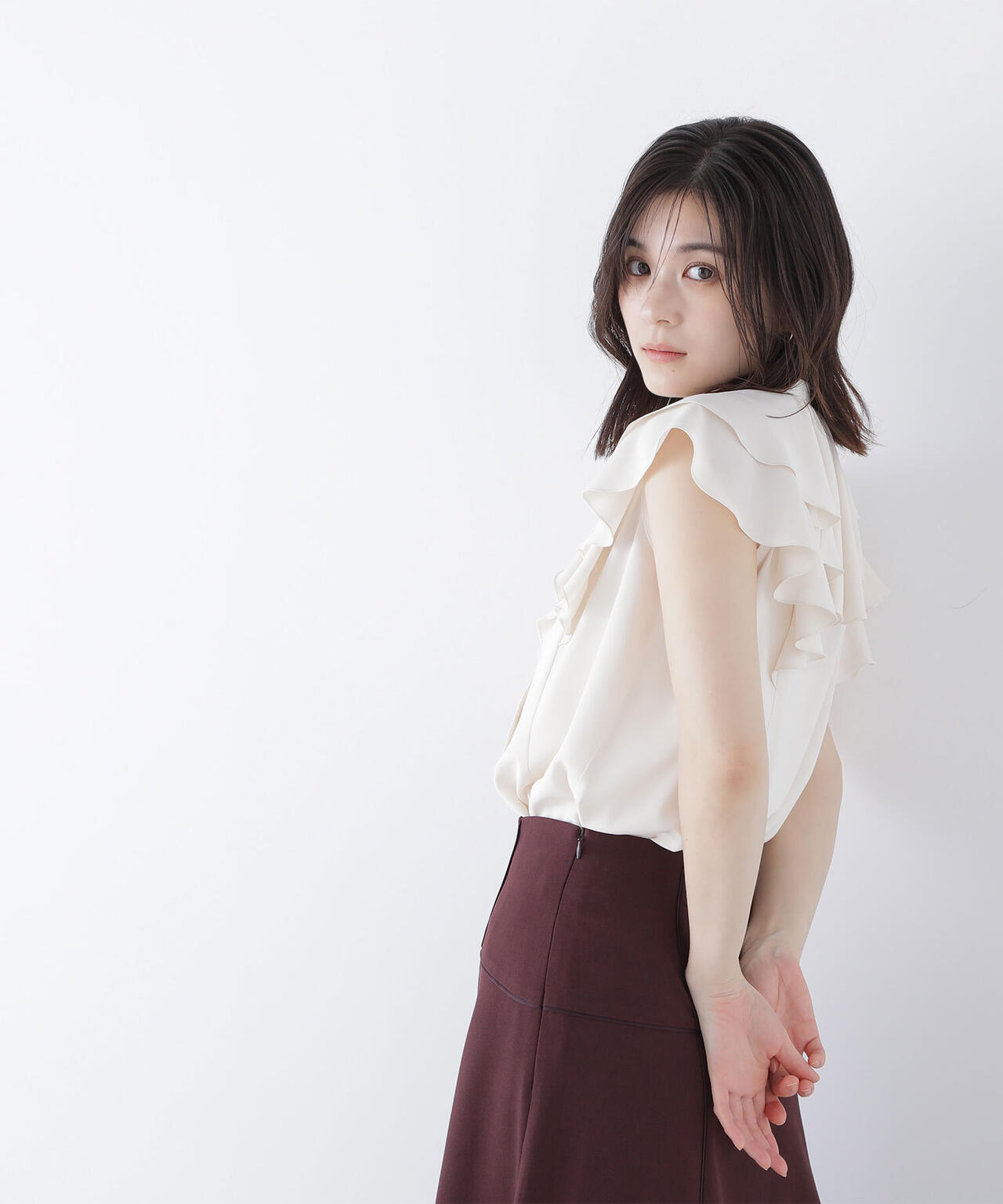 ラッフルショートスリーブブラウス