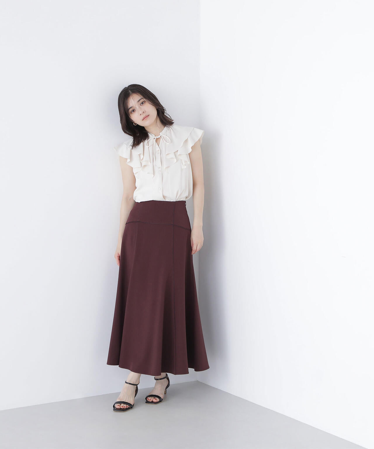 ラッフルショートスリーブブラウス