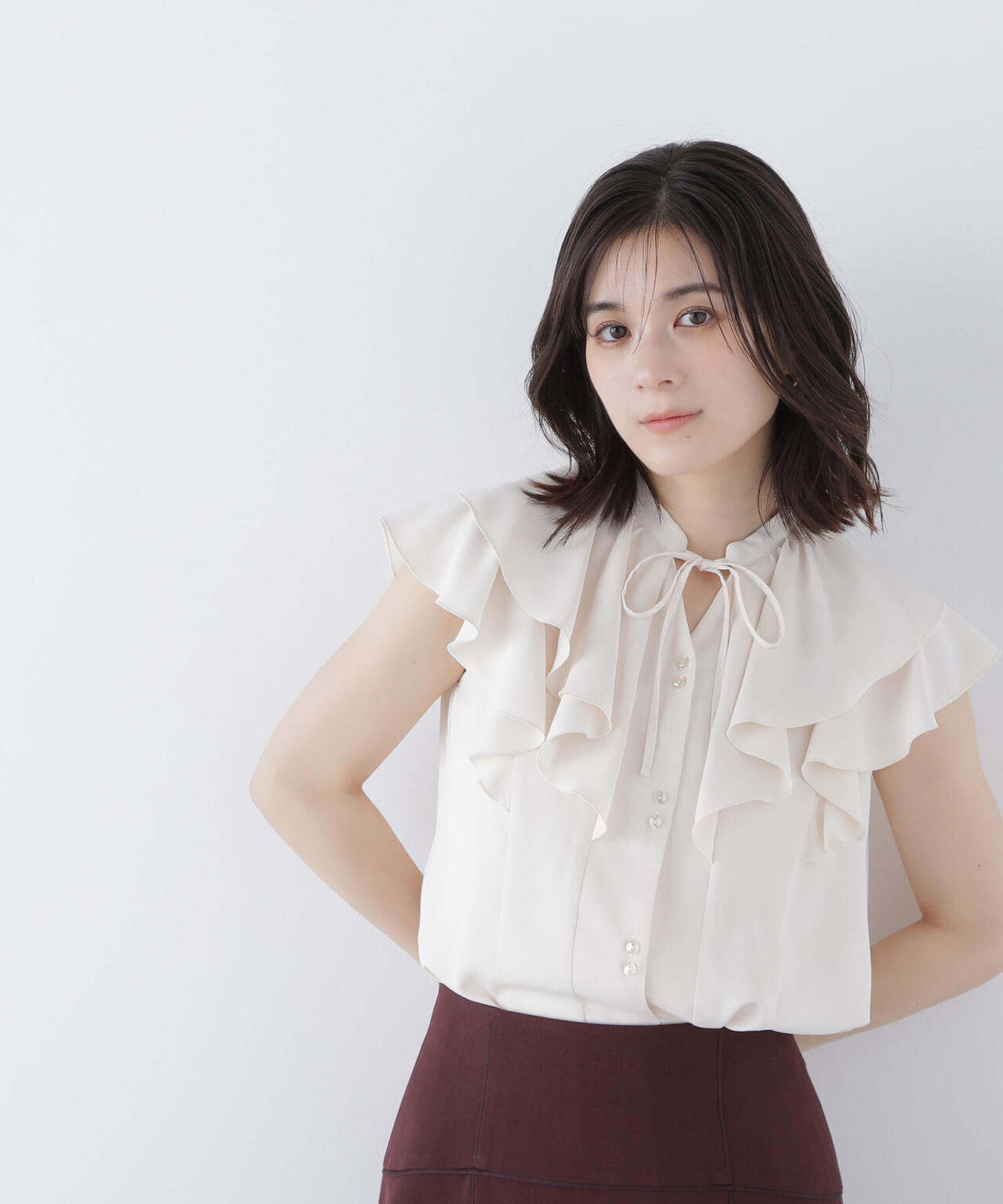 ラッフルショートスリーブブラウス