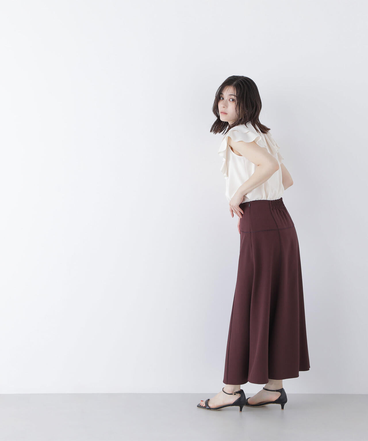 ラッフルショートスリーブブラウス