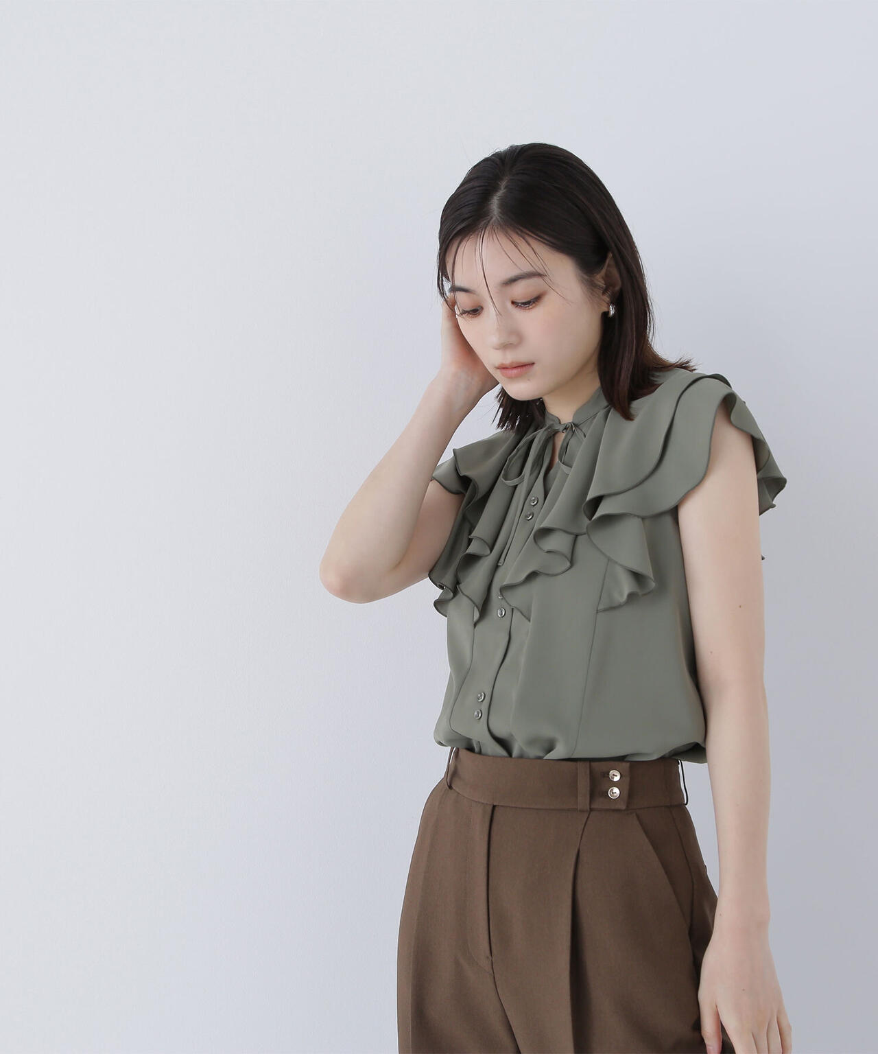 ラッフルショートスリーブブラウス