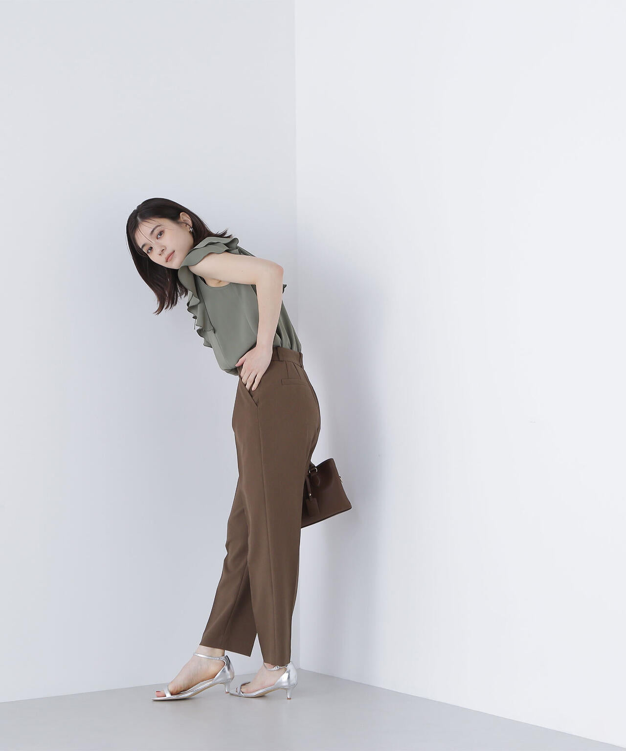 ラッフルショートスリーブブラウス