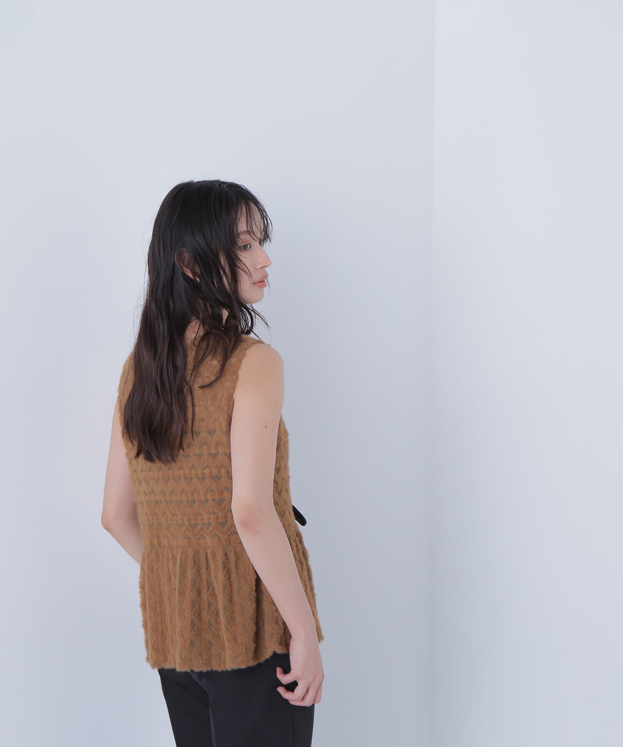 フェザーレースジレ