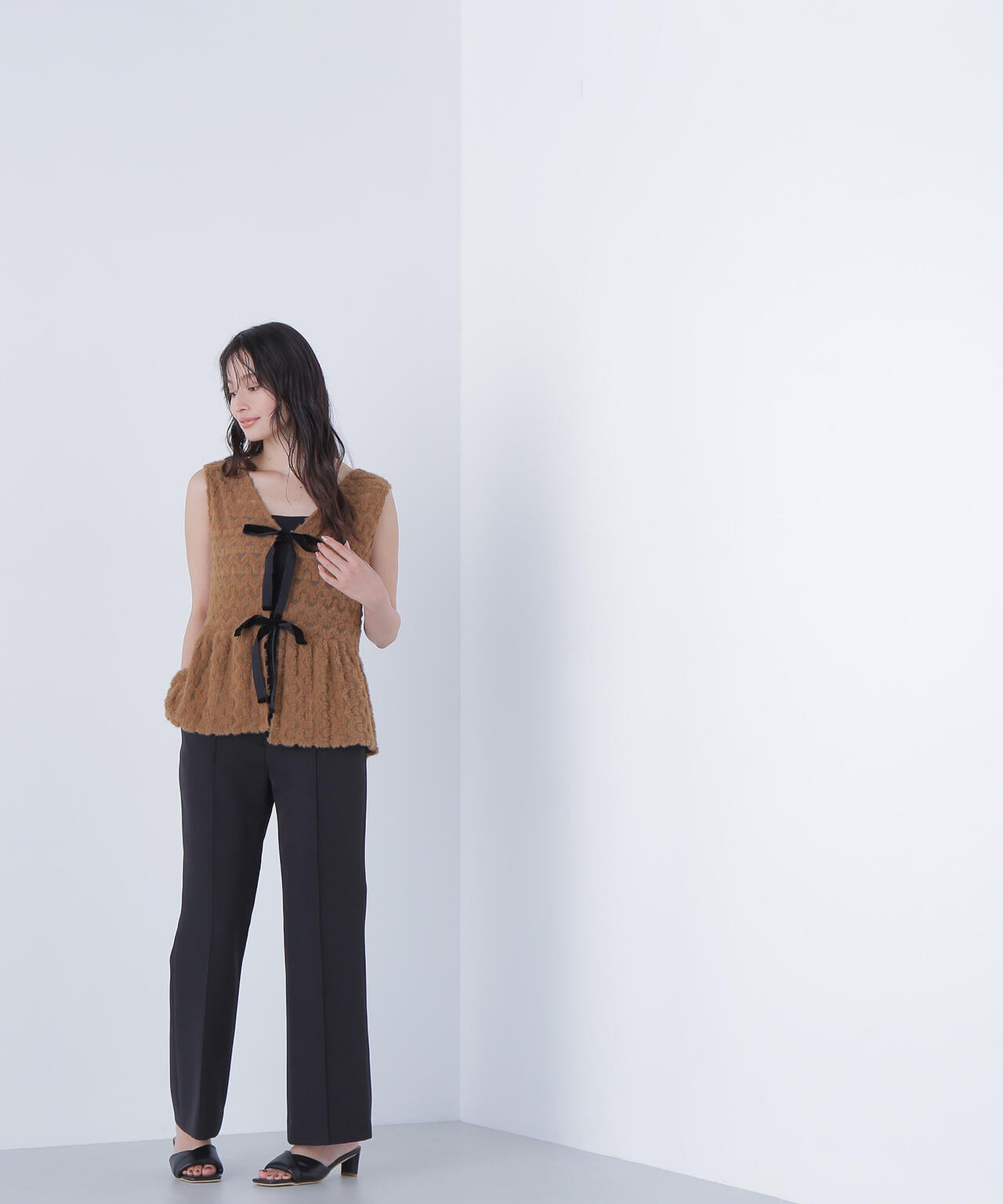 フェザーレースジレ