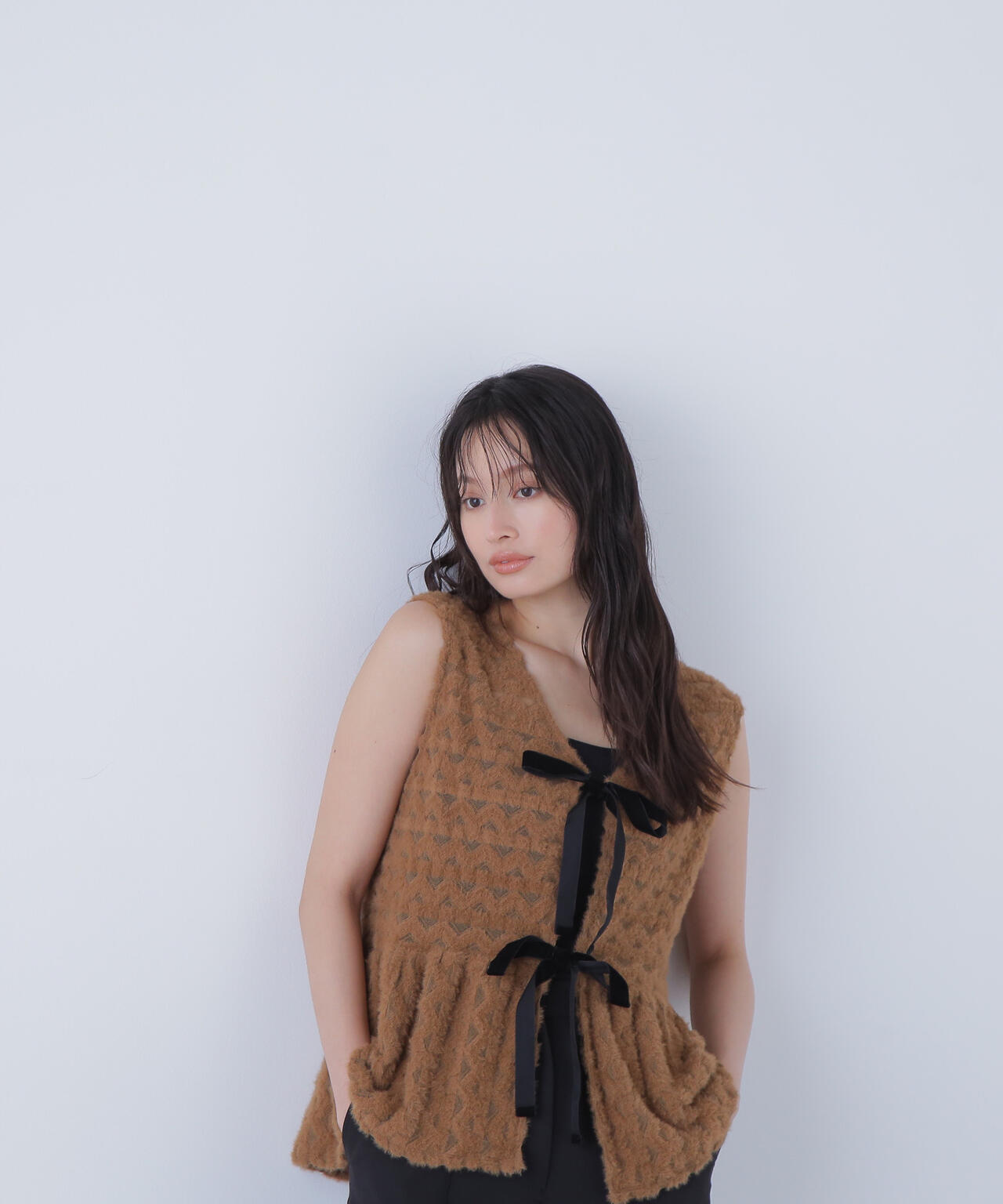 フェザーレースジレ