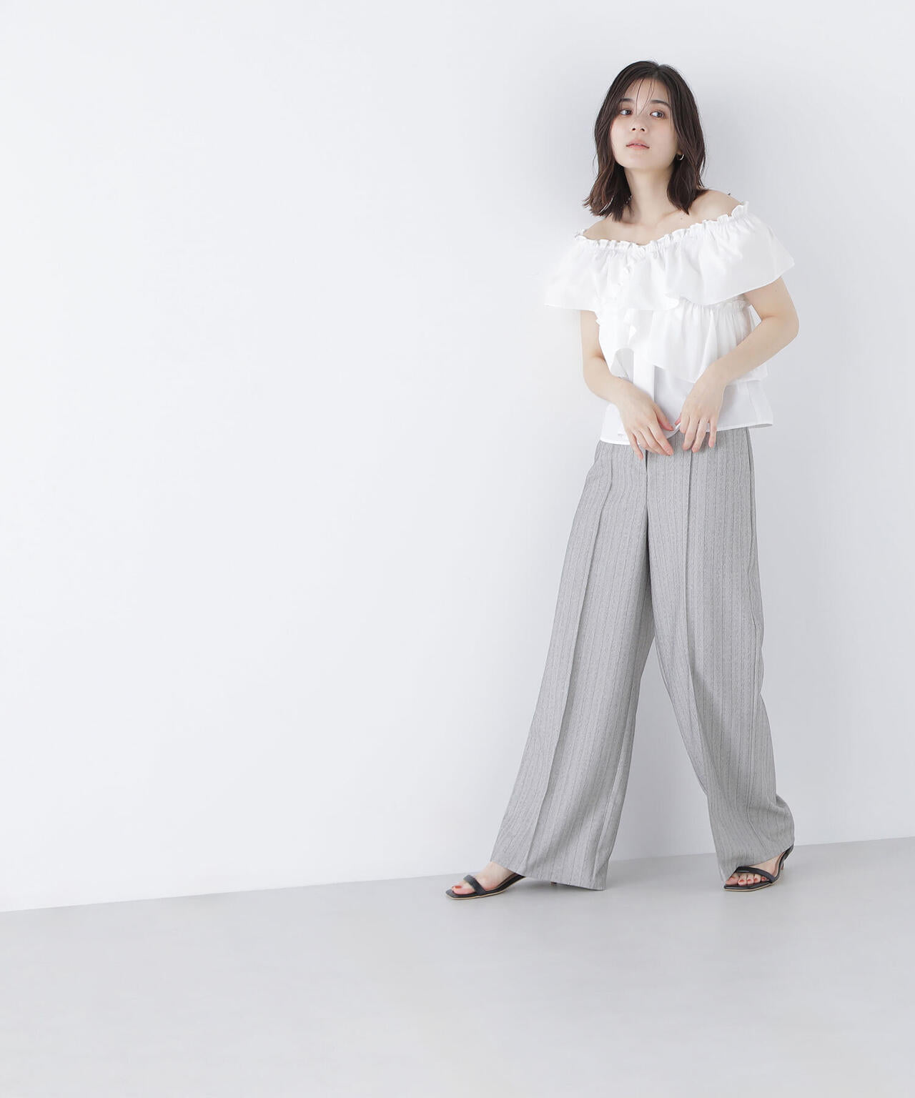 クロスフリルギャザーブラウス